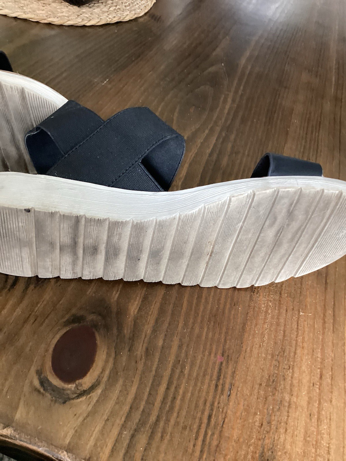 Kensie Everlee XOXO Sandals are designed for comfort with a sporty aesthetic 8m