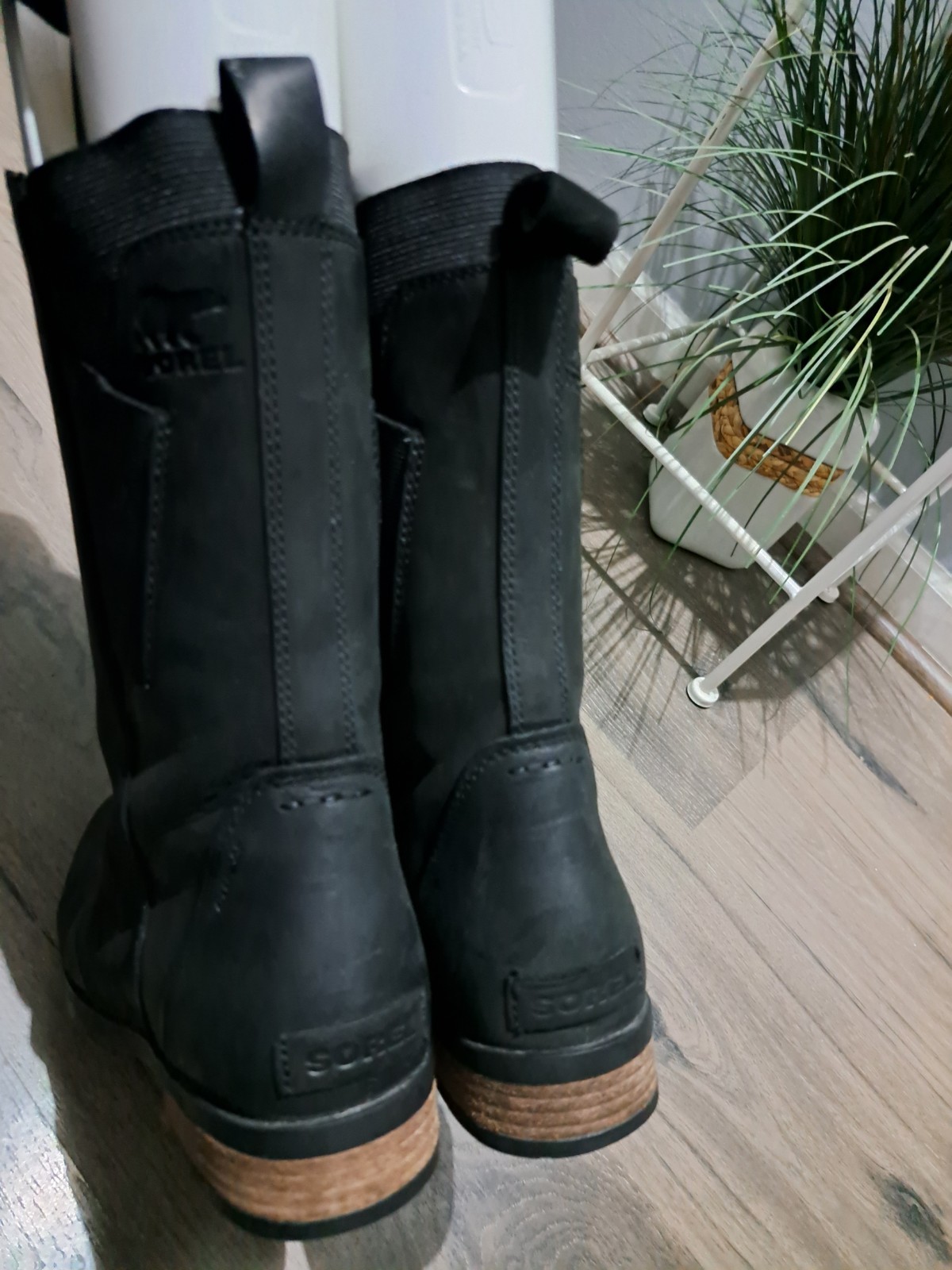 EUC Sorel Boots Women’s Emelie Mid Calf Leather Waterproof NL2679-010 Black SZ 8