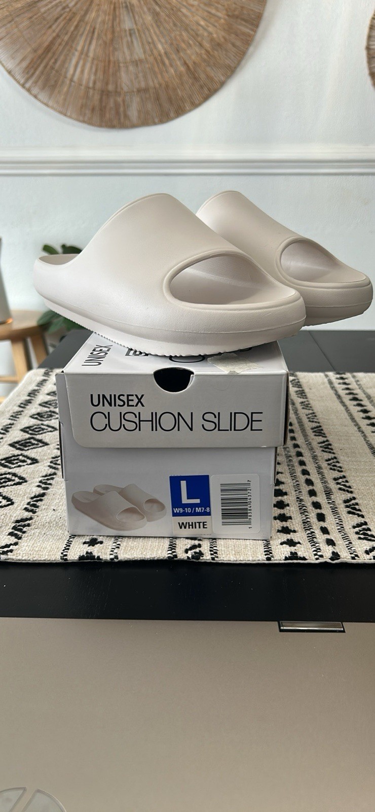 32 DEGREES COOL Cushion Slides Unisex (W)Women’s 9/10 or (M) Men’s 7/8 L White