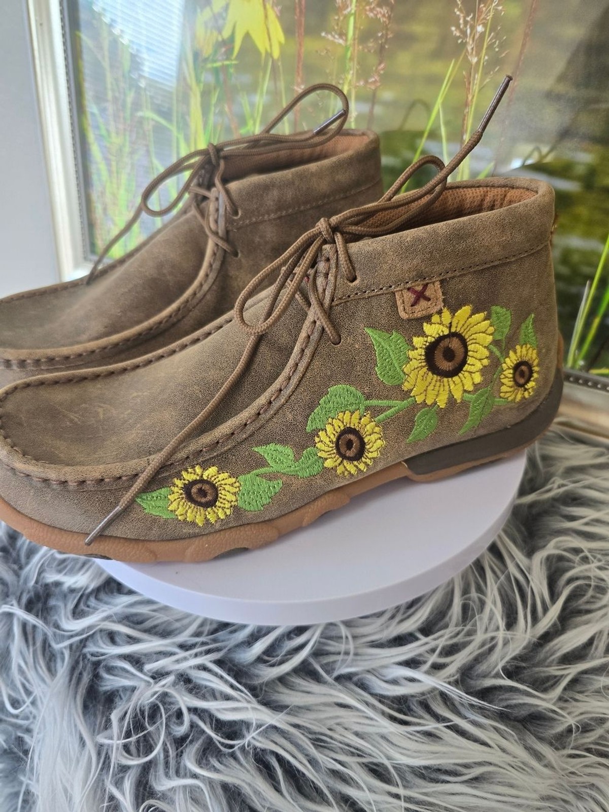 Twisted X Sunflower Embroidered Leather Chukka Boots Moc Toe Women’s 7.5