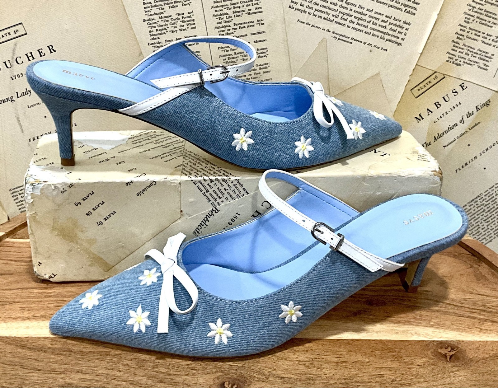 Anthropologie Maeve Bow Kitten Heel Mules Demin White Daisy Embroidery 10 NEW