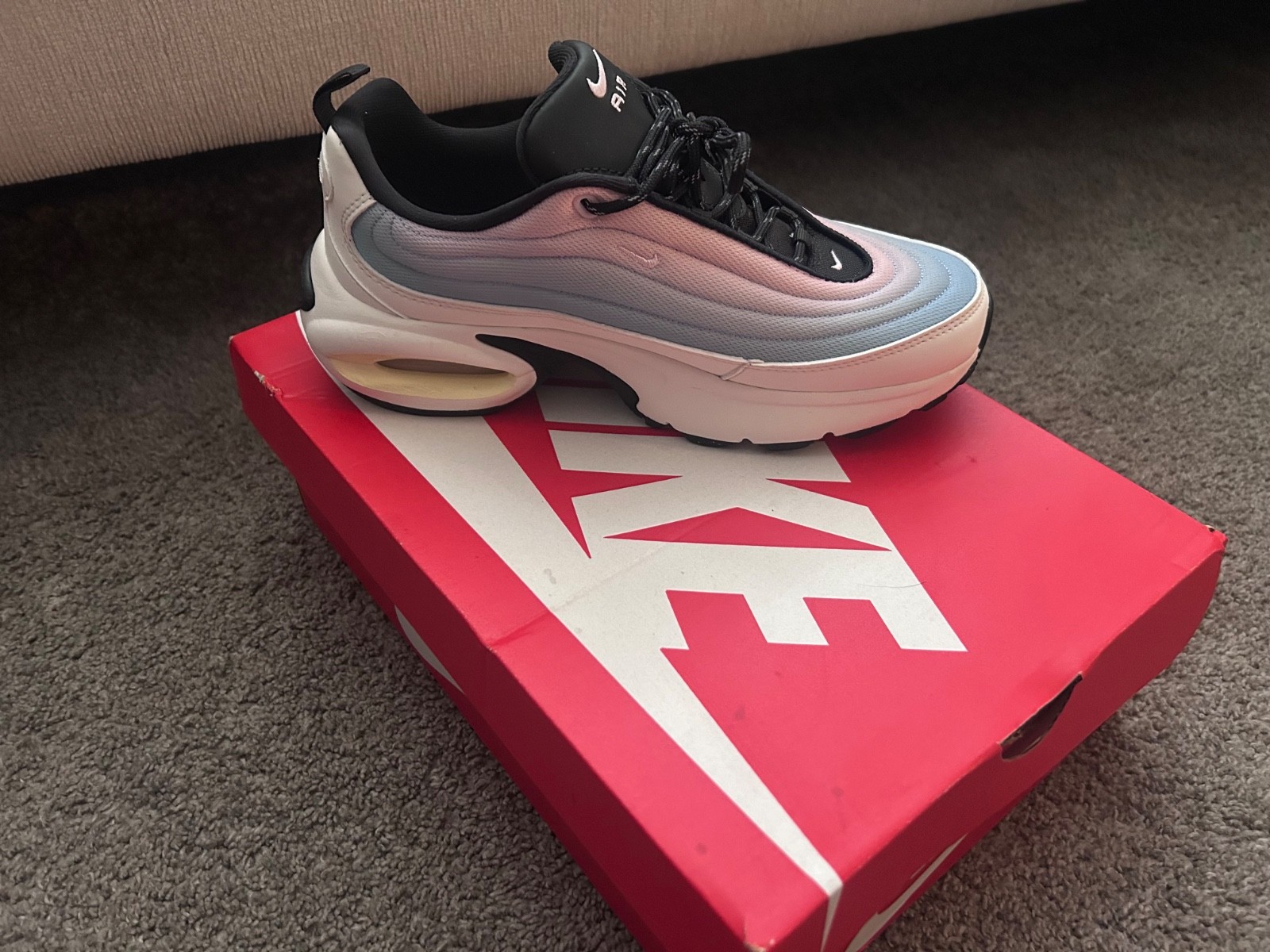Size 8 – Nike Air Max Portal Dawn W like NEW only tried on indoors