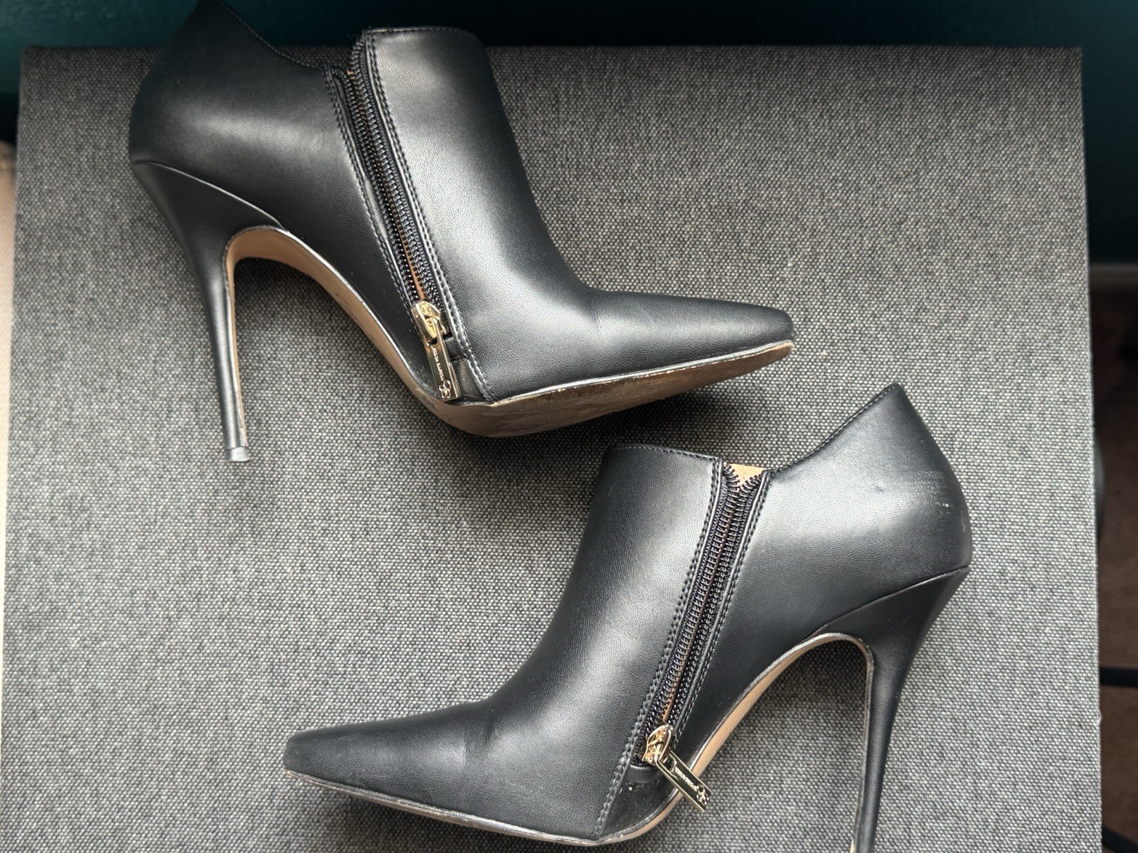 Jessica Simpson Black Faux Leather Pointed Toe Stiletto Ankle Bootie Zip 7M