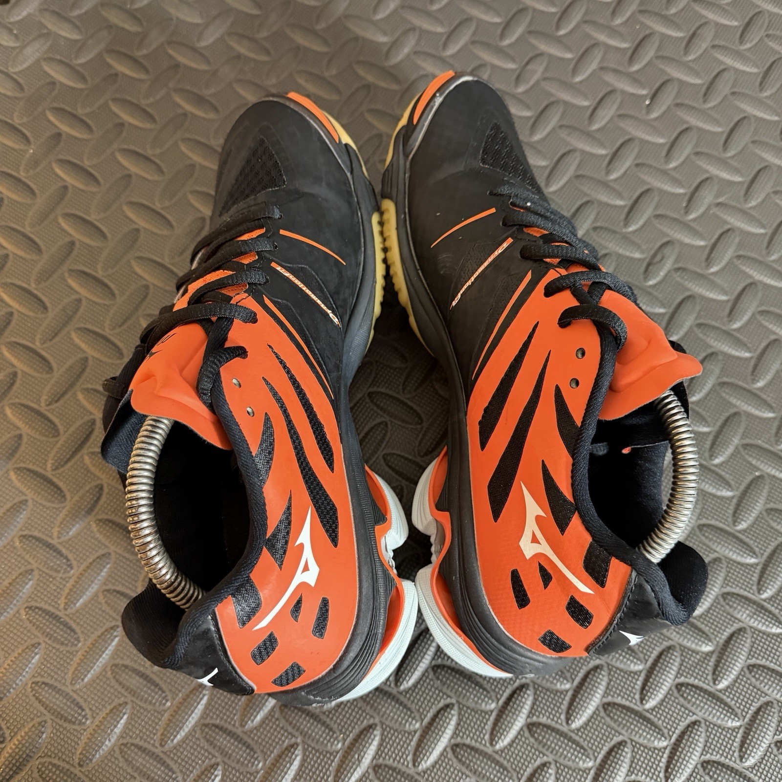 Mizuno Wave Lightning Z2 Orange/Black Volleyball Shoes Women Size 8.5 Excellent