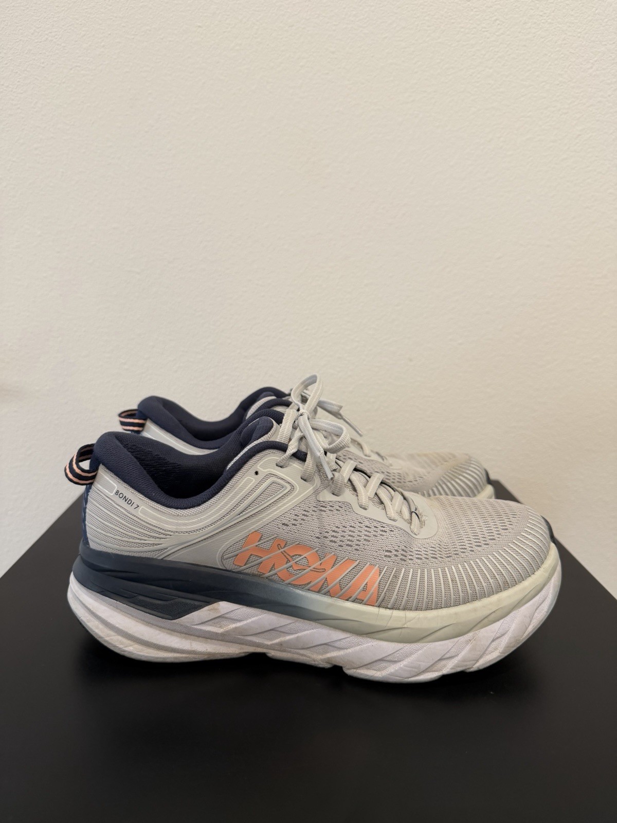Hoka One Bondi 7 Gray Women’s Running Shoes Size 8 Wide – 1110531-LRBI