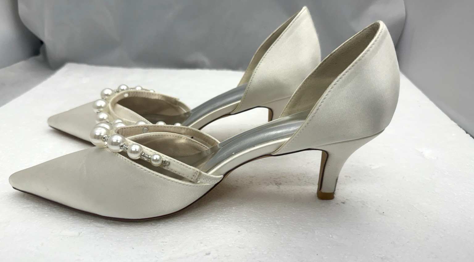 Off White Light Ivory Satin Pearl Pointed Toe 2.3″ Heel Shoes Women 38 7.5 / 8
