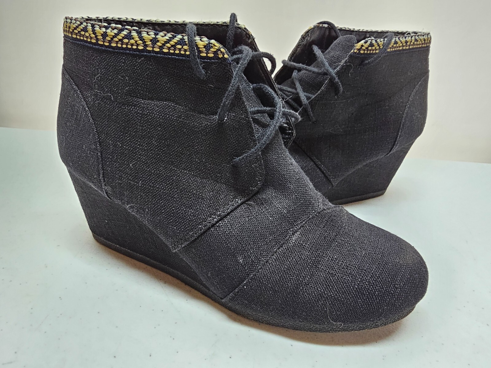 Maurices Womens Size 8.5 Black Ankle Boot with 2.5″ Wedge Heel Lace Up Booties