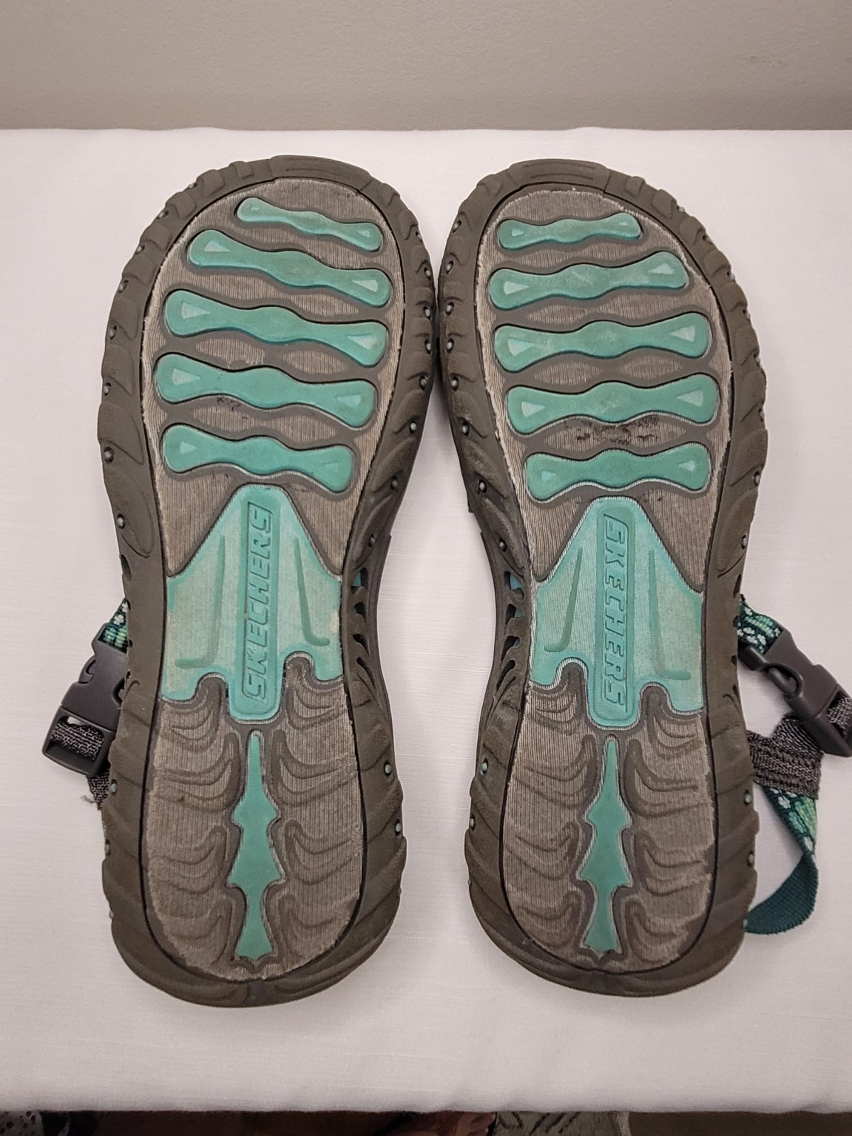 Skechers Outdoor Lifestyle Strappy Toe Loop Sandals Green Gray Women’s Size 9