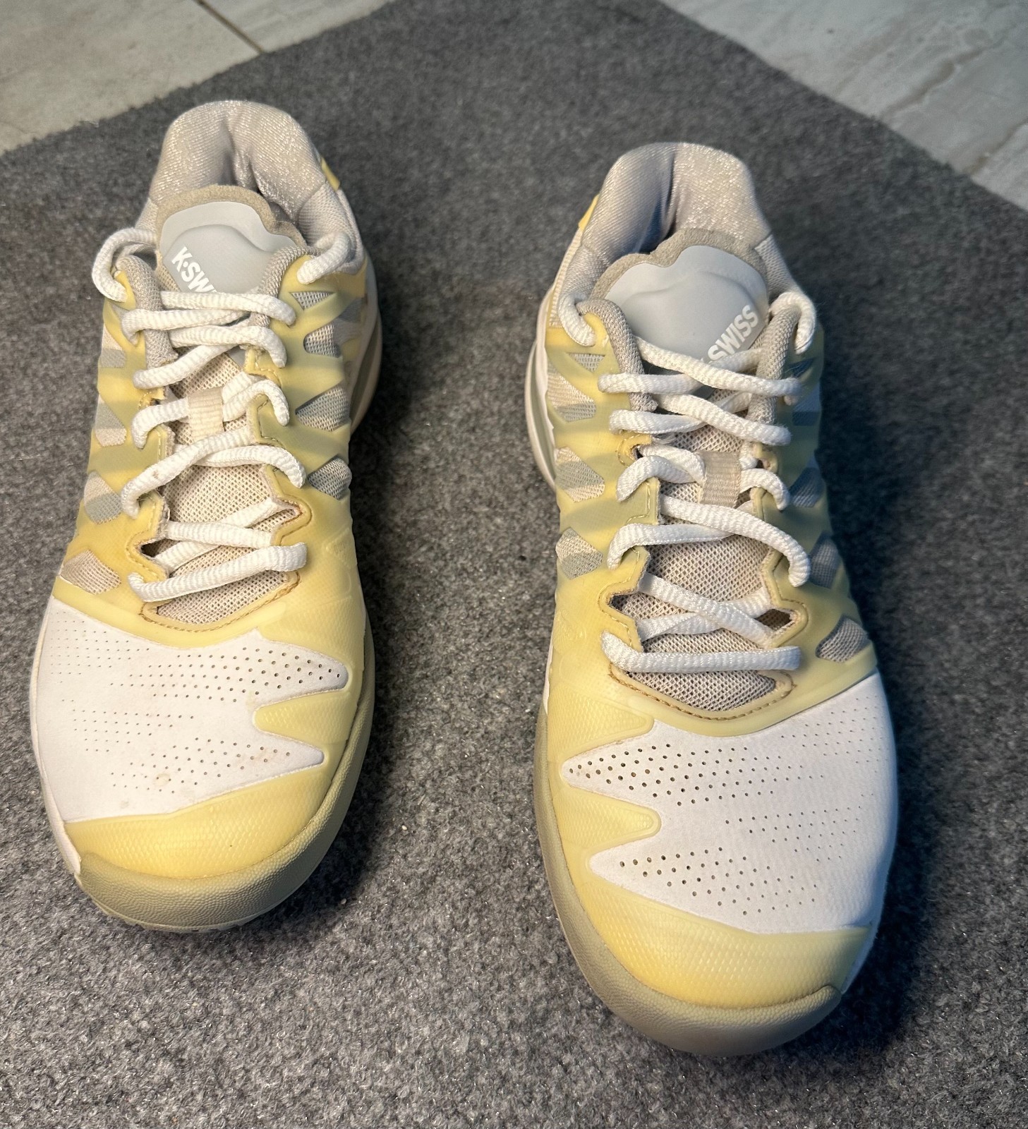K-SWISS Women’s US Size 7.5 Tennis Court Shoes White Yellow Sneakers Athletic