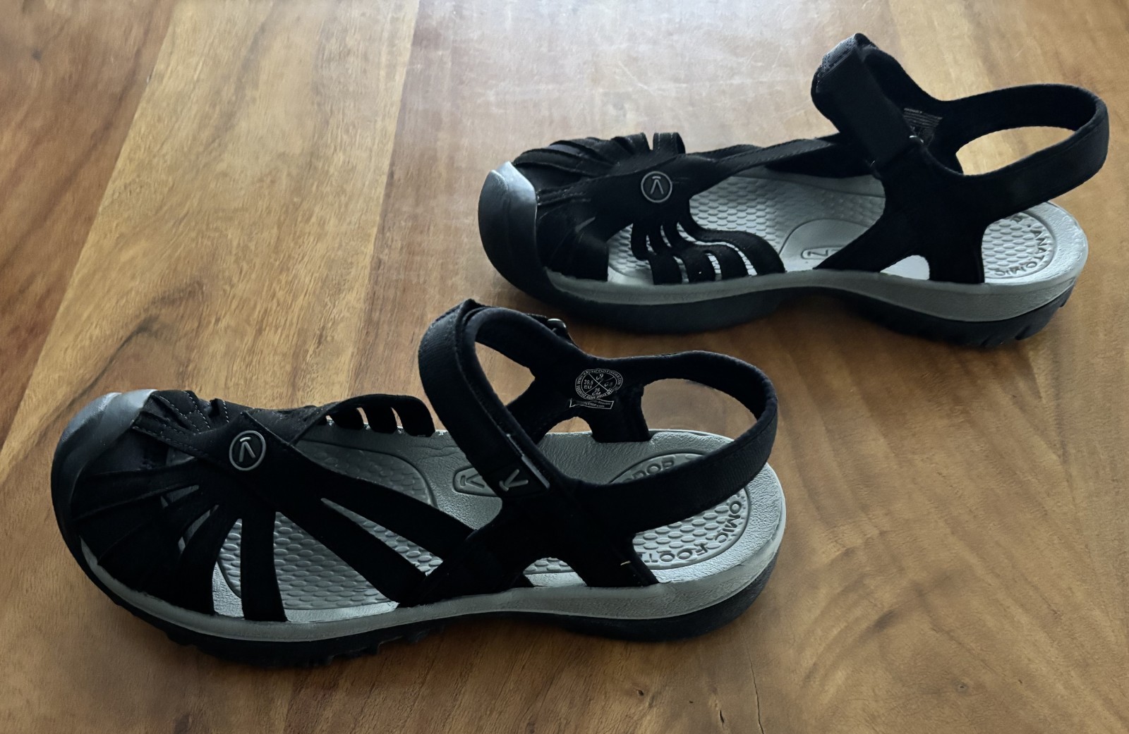 KEEN Rose Sandals – Black/Gray – Hiking/Water Shoes Women’s Sz 9 New w/ sad box