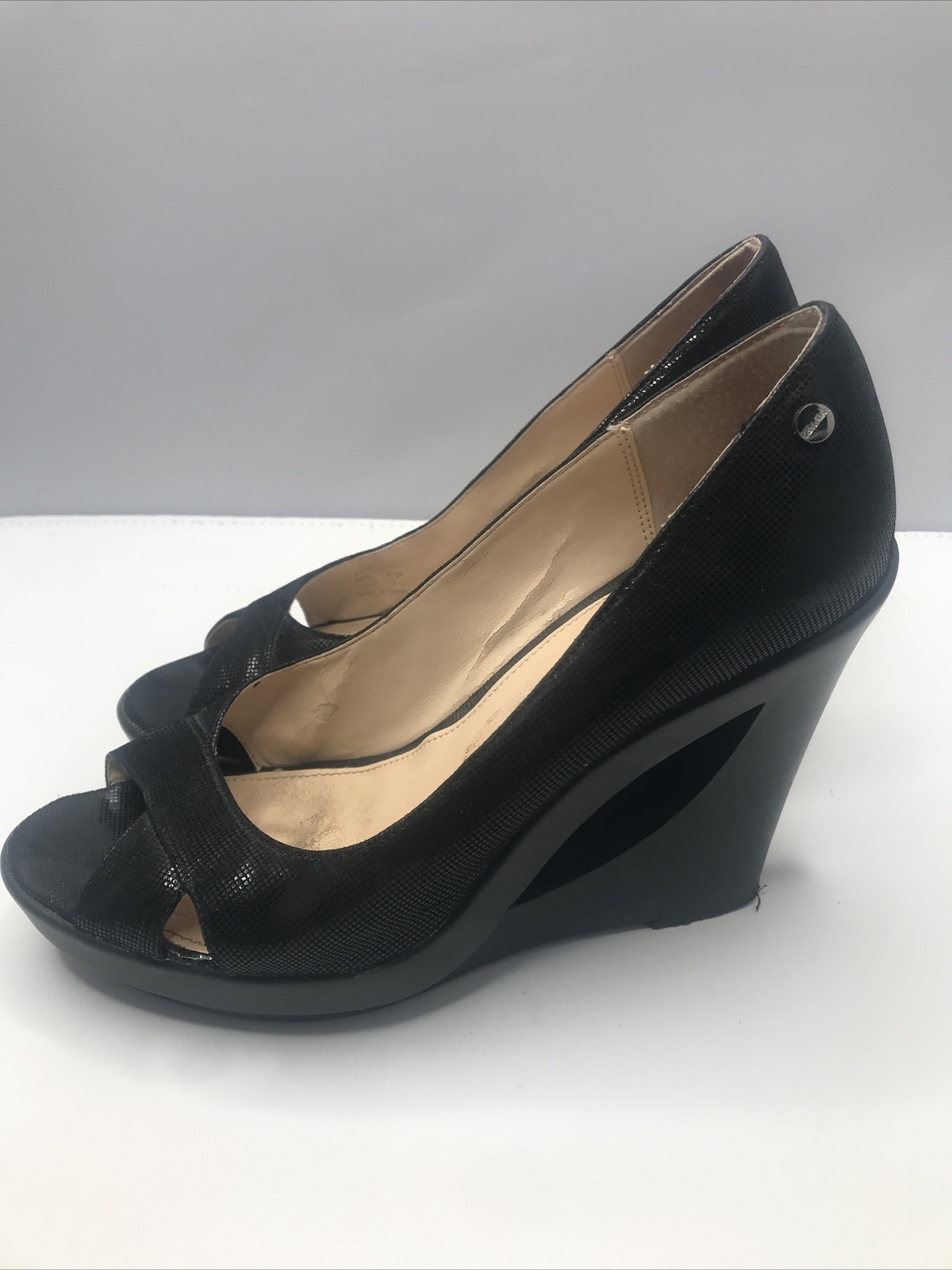 CALVIN KLEIN Women’s Black Roze Mini Square Print Peep Toe Wedge Pumps Size 8.5M