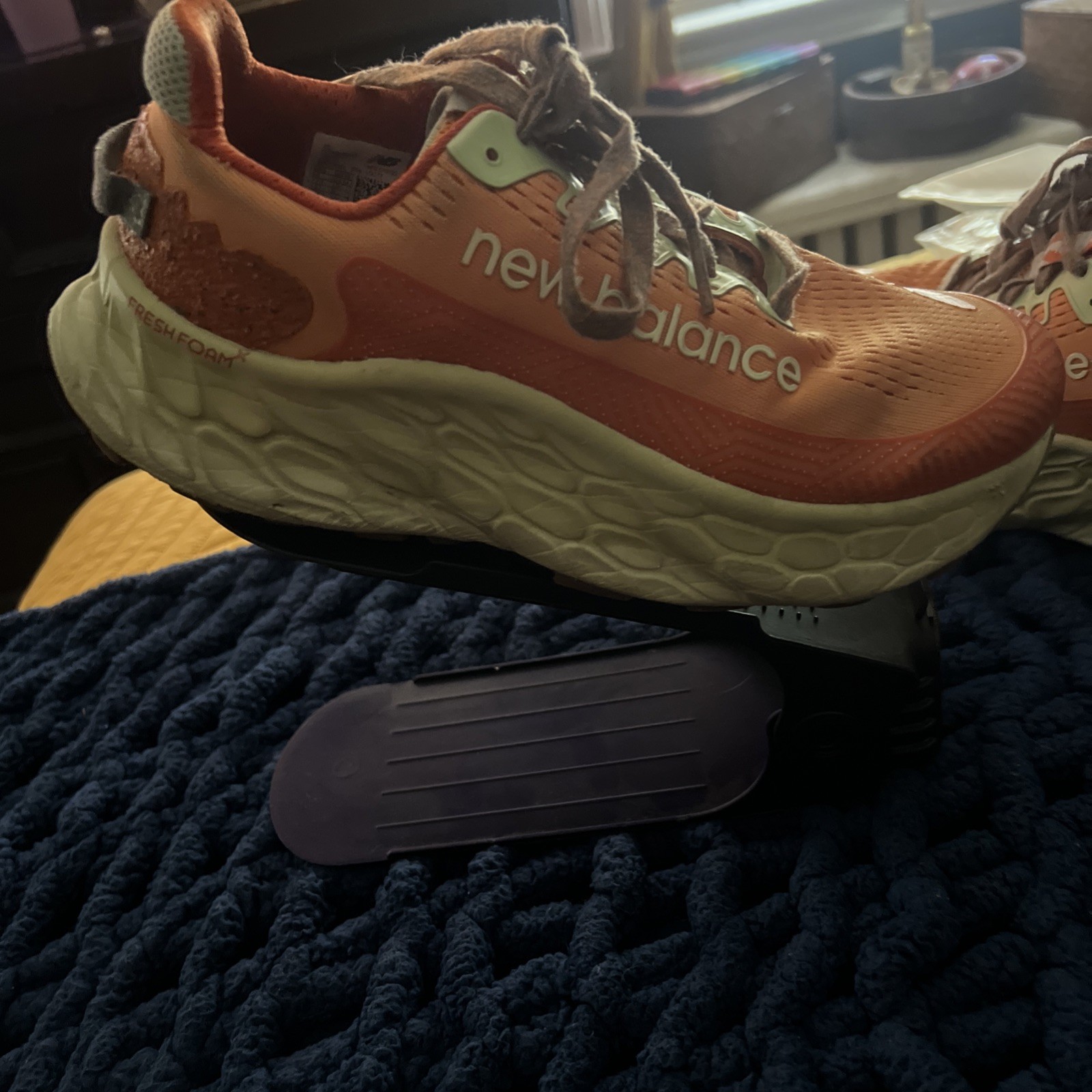 NEW BALANCE FRESH FOAM WIDE TRAIL RUNNING SHOES 9 1/2 US ORANGE RED NB