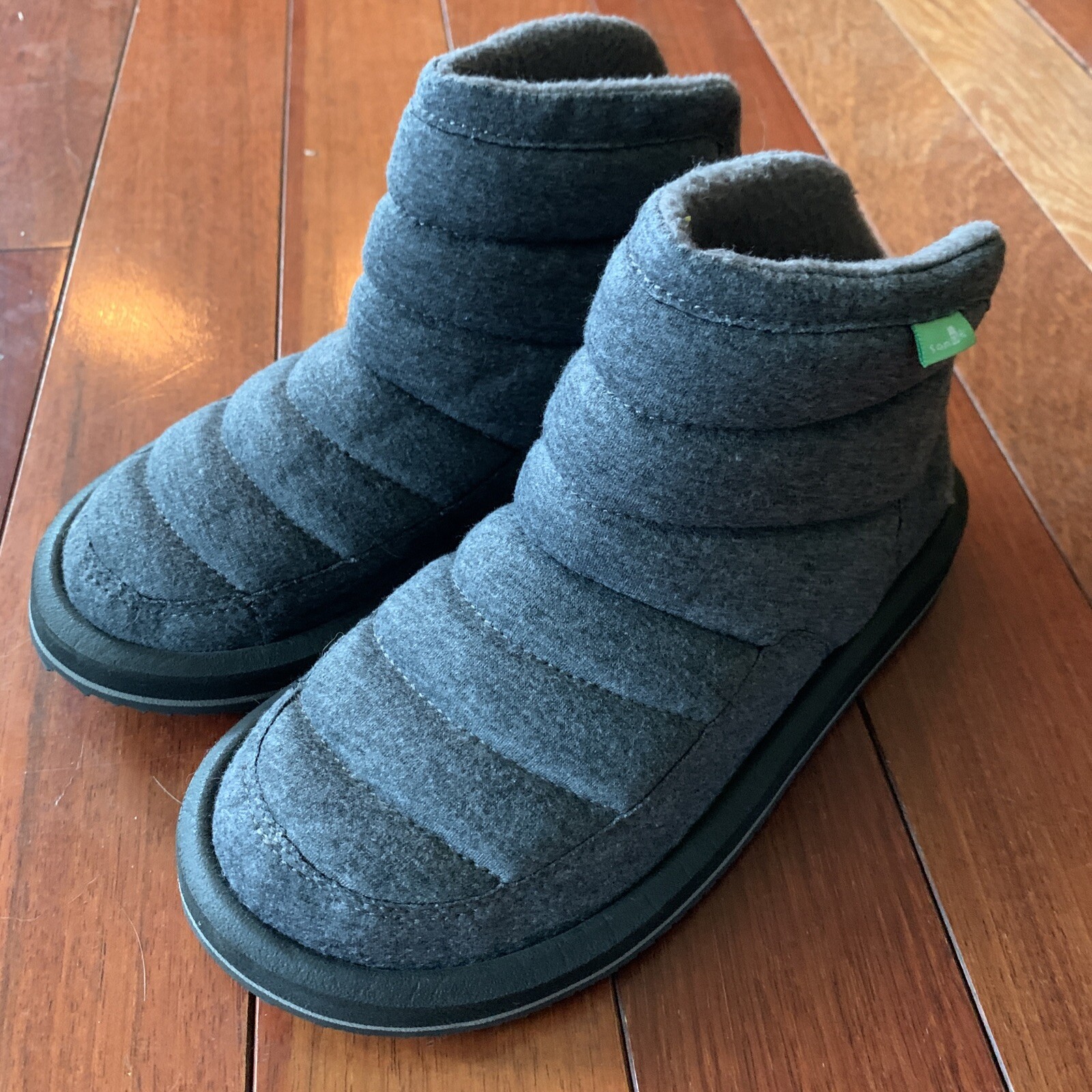 Pre OwnedSANUK Womens Size 6 Grey Quilted Textile Ankle Boot Slippers Hard Sole