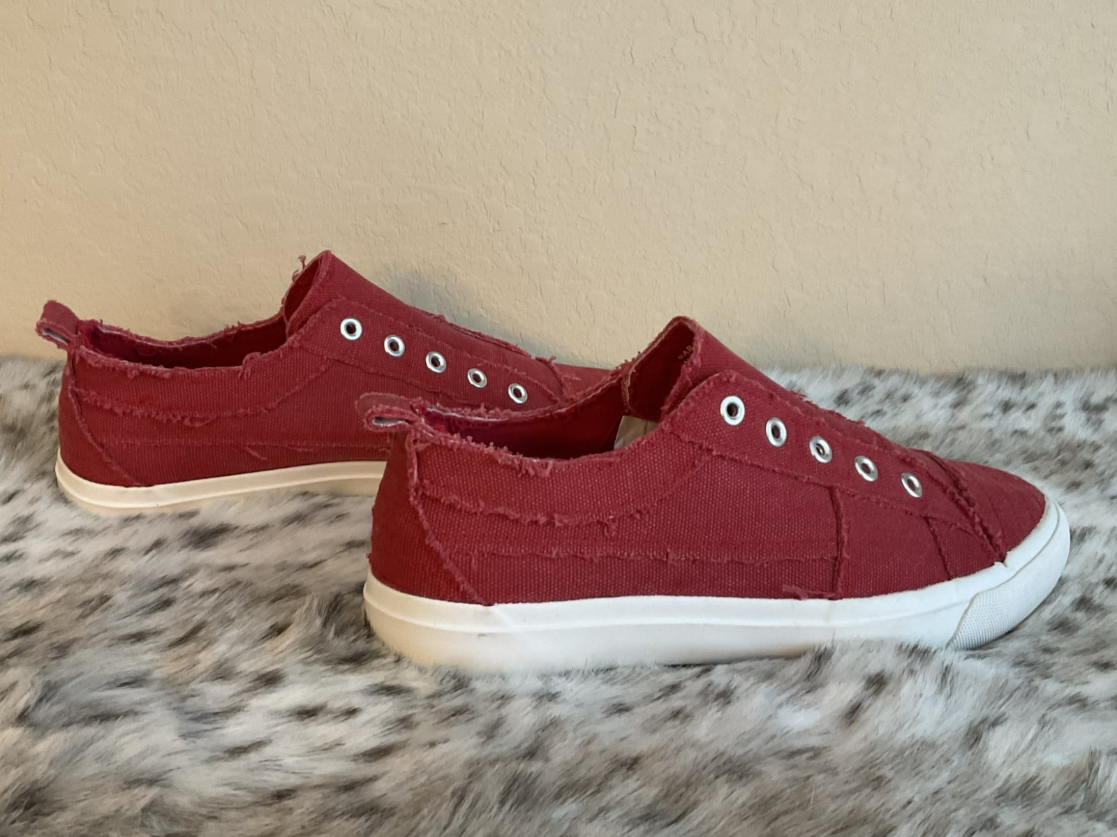 Corkys Red Babalu Distressed Canvas Low Top Round Toe Sneakers Women’s Size 9