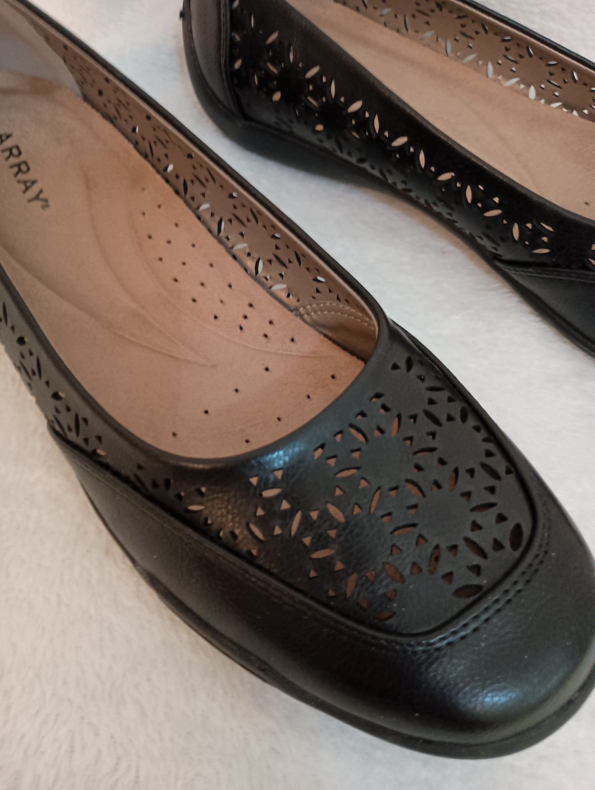 Array Jordan Slip On Flat 10M Black Pierced Cut-Out Design Cushioned Insole
