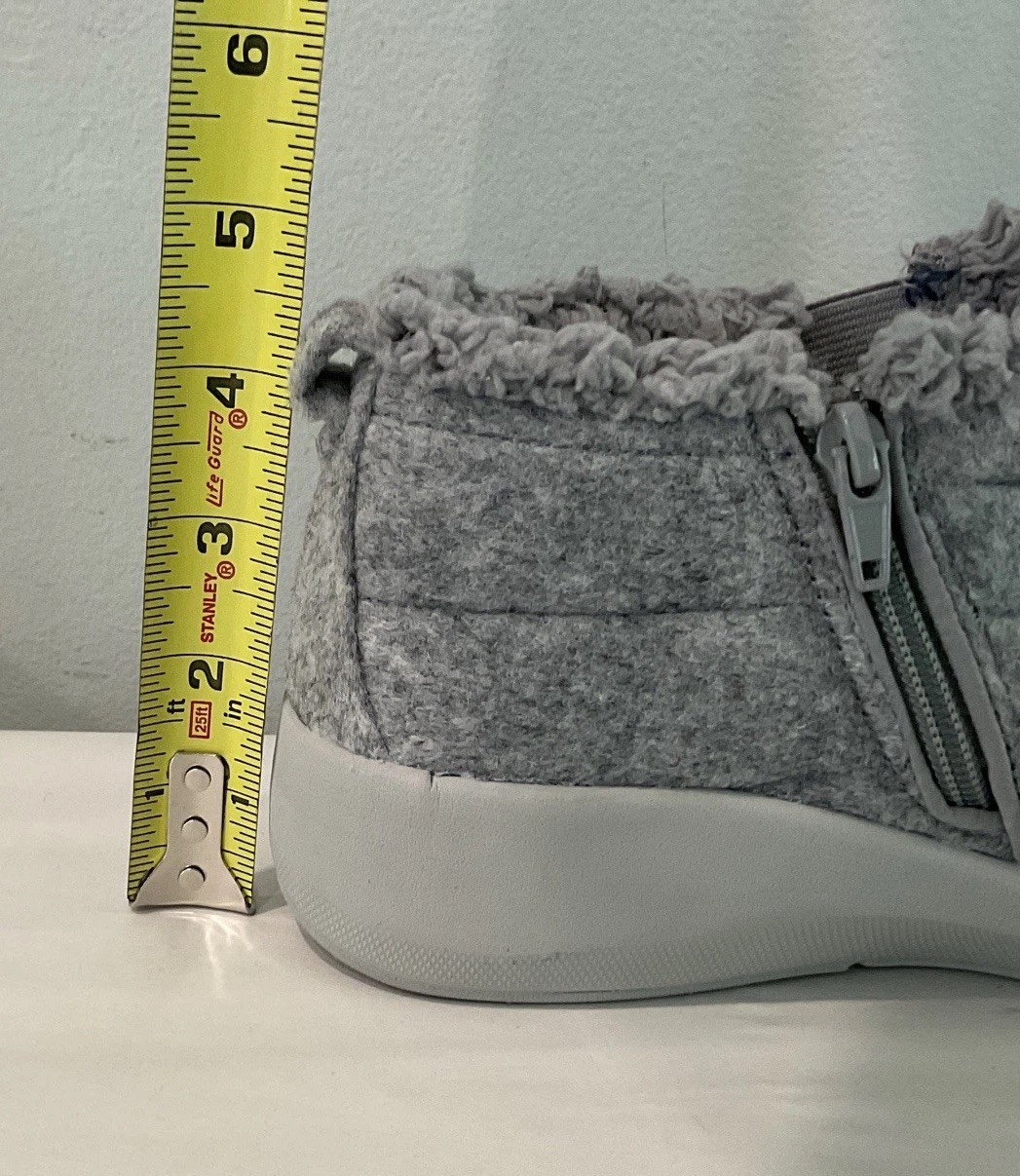 Dearfoams Naomi Women Sz 8 Light Gray Double Gore Ankle Bootie Fur Trim Zip