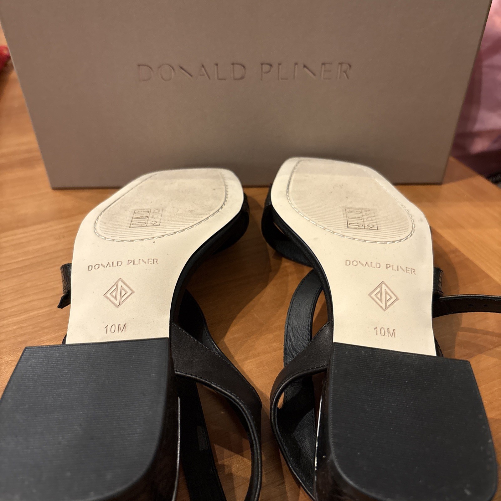 Donald Pliner Women’s Frannie Ankle Strap Sandals Black Sz 10; classic, designer