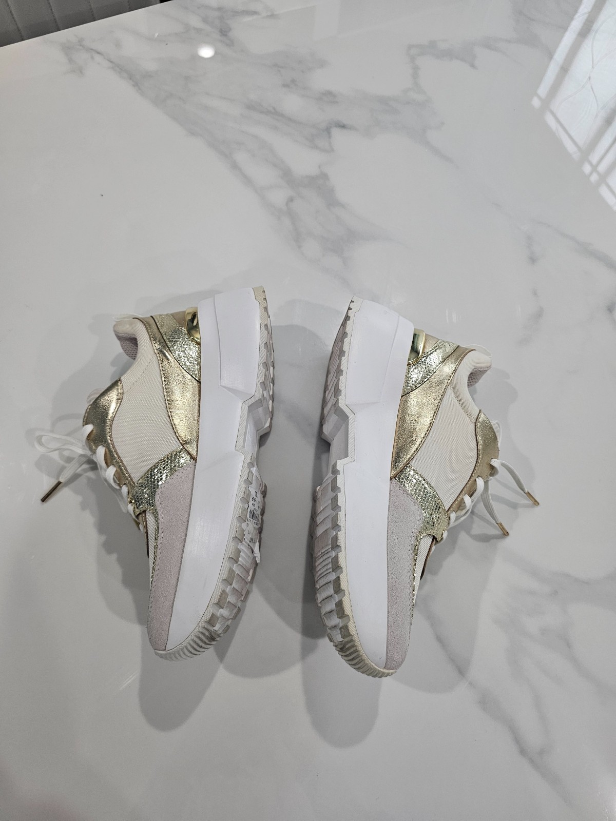Michael Kors Authentic, Brand new, white and gold color, sneakers women size 7