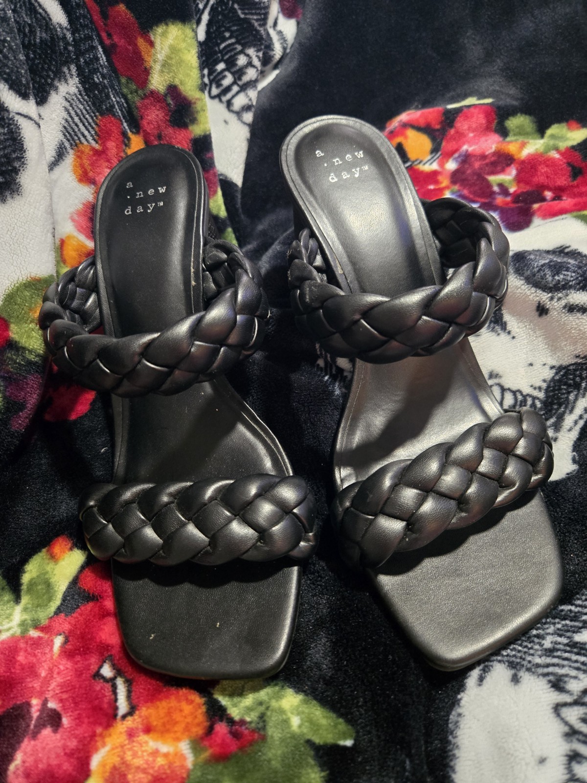 A New Day Women’s Black Braided Strap Slide Sandals Slip-On Faux Leather 7.5
