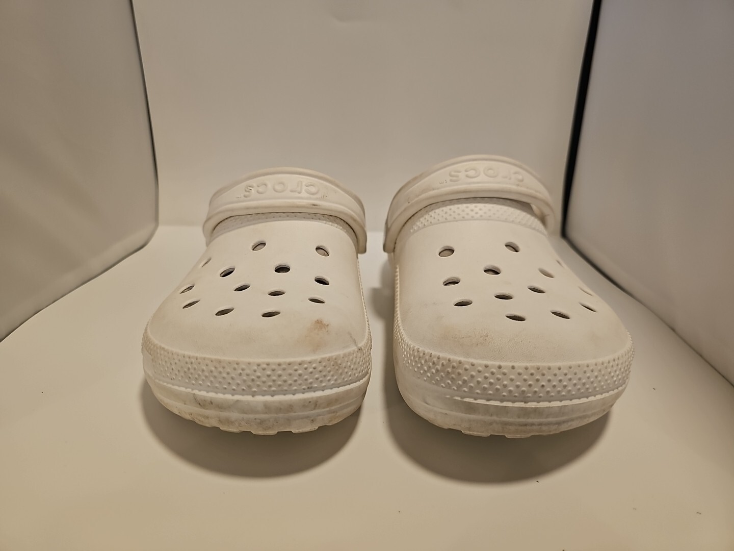 Crocs Unisex White & Grey inside Baya Lined Clog US Women 7, mens 9 USED