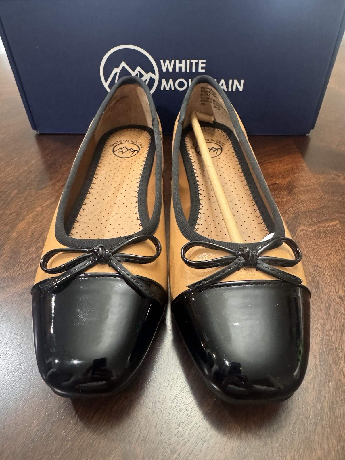 White Mountain Bocci ballet flat in beige/black, size 6.5.