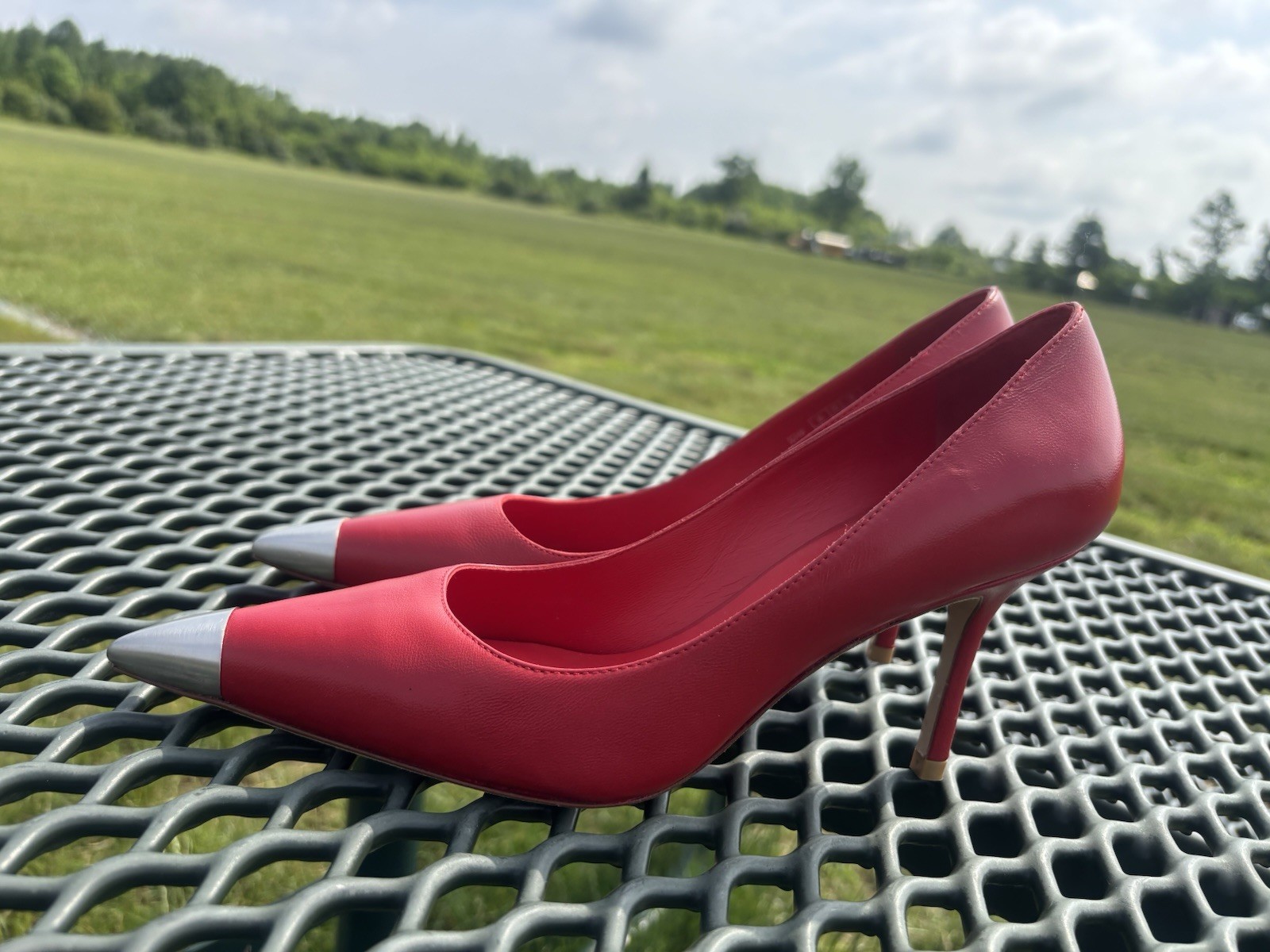 Stuart Weitzman STUART CAPSIZE 85 Pump Size 7.5B Red Brushed SILVER MSP$495