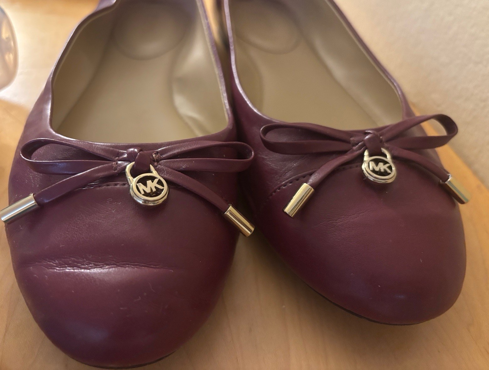 Michael Kors Burgundy Leather Ballet Flats Bow Logo Charm Round Toe Slip On 10