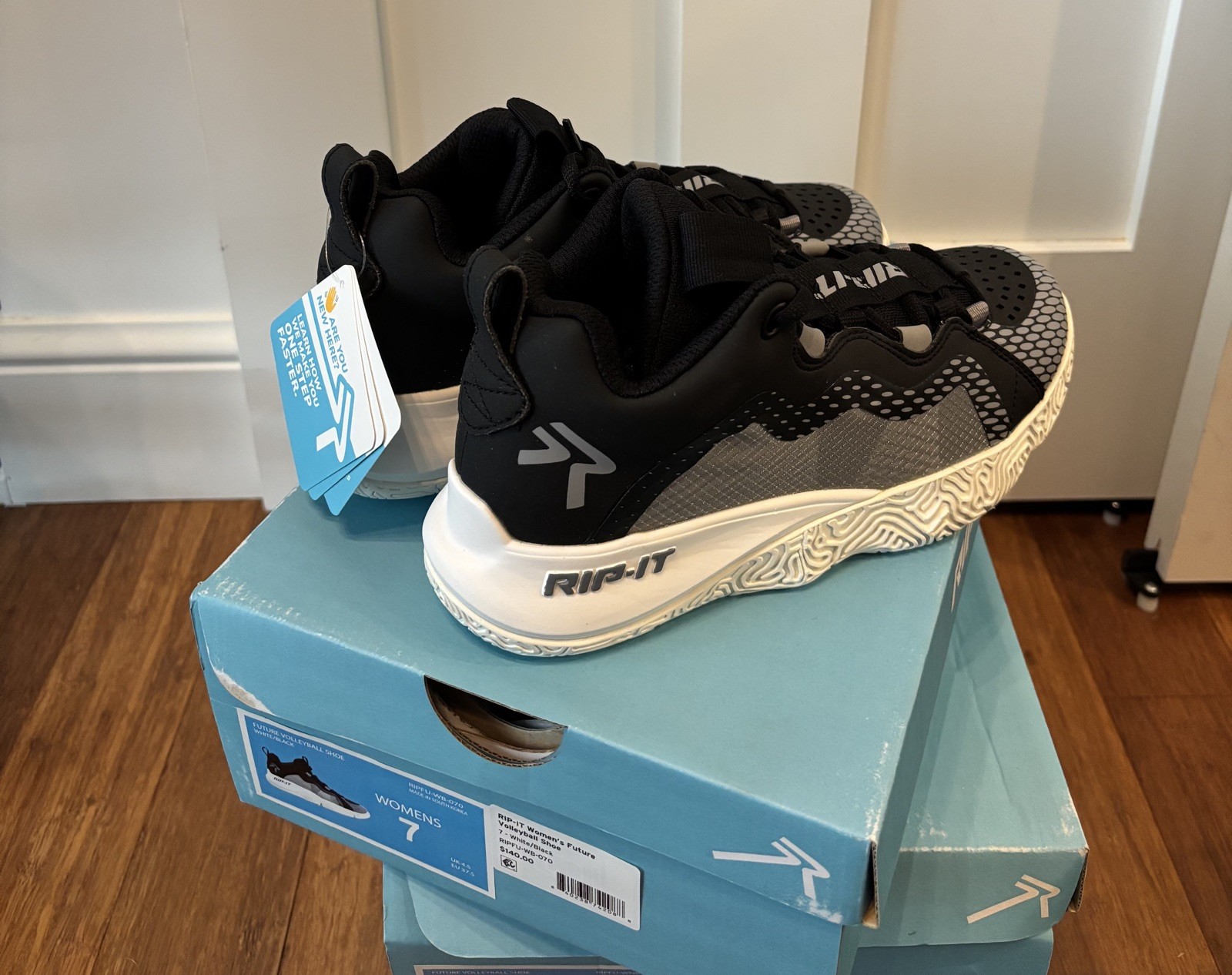 Rip it Women’s Future Volleyball Shoes Size 7 White/Black NEW!