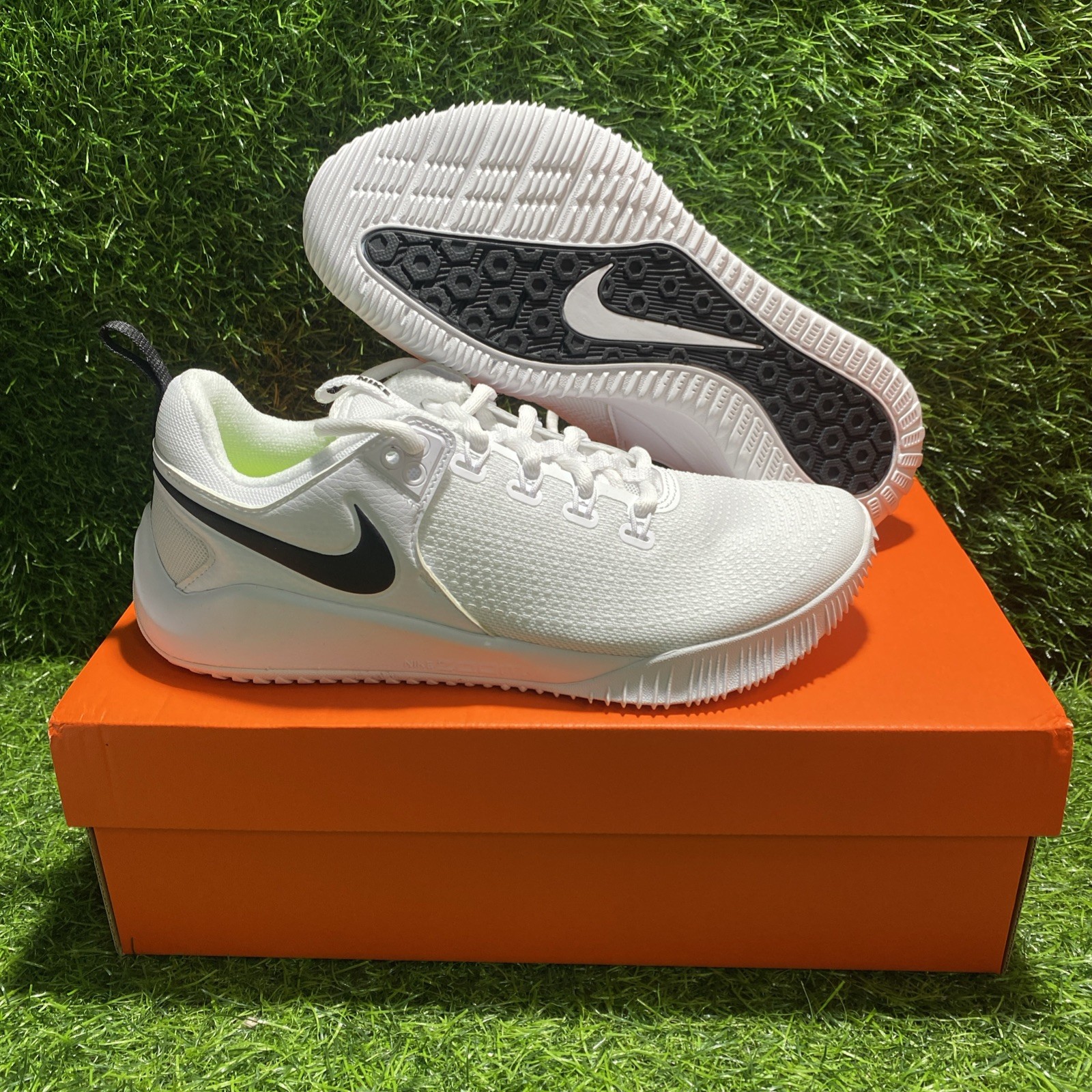 Nike Air Zoom Hyperace 2 White/Black Low Top Lace-Up Volleyball Sneaker AA0286