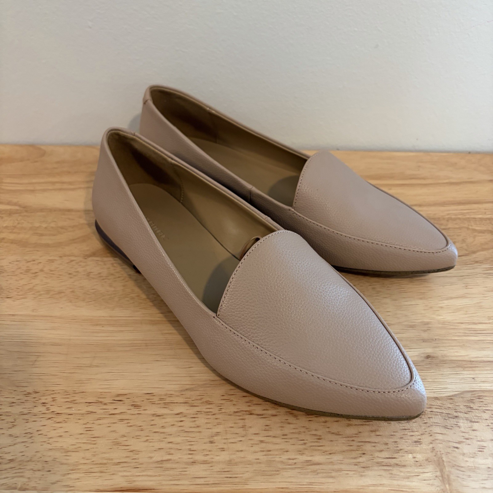 Banana Republic Tan Loafers Pointed Toe Sz 8 Slip On Preppy Collegiate Classy