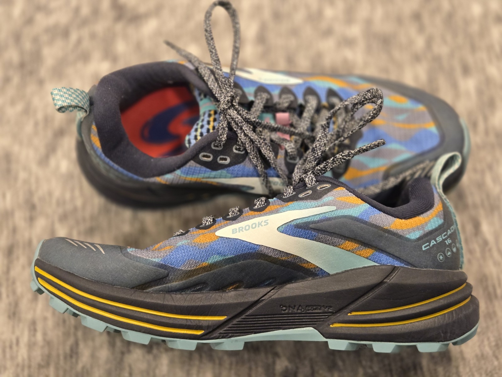 Brooks Cascadia 16 Trail Running Shoes Limited Edition Eclipse/Marina Womens 7.5