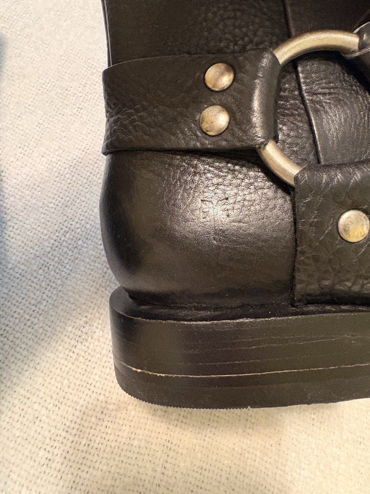 FRYE FR40081 Women’s Black Leather Ankle Bootie Side Zip Harness Ring 8.5B