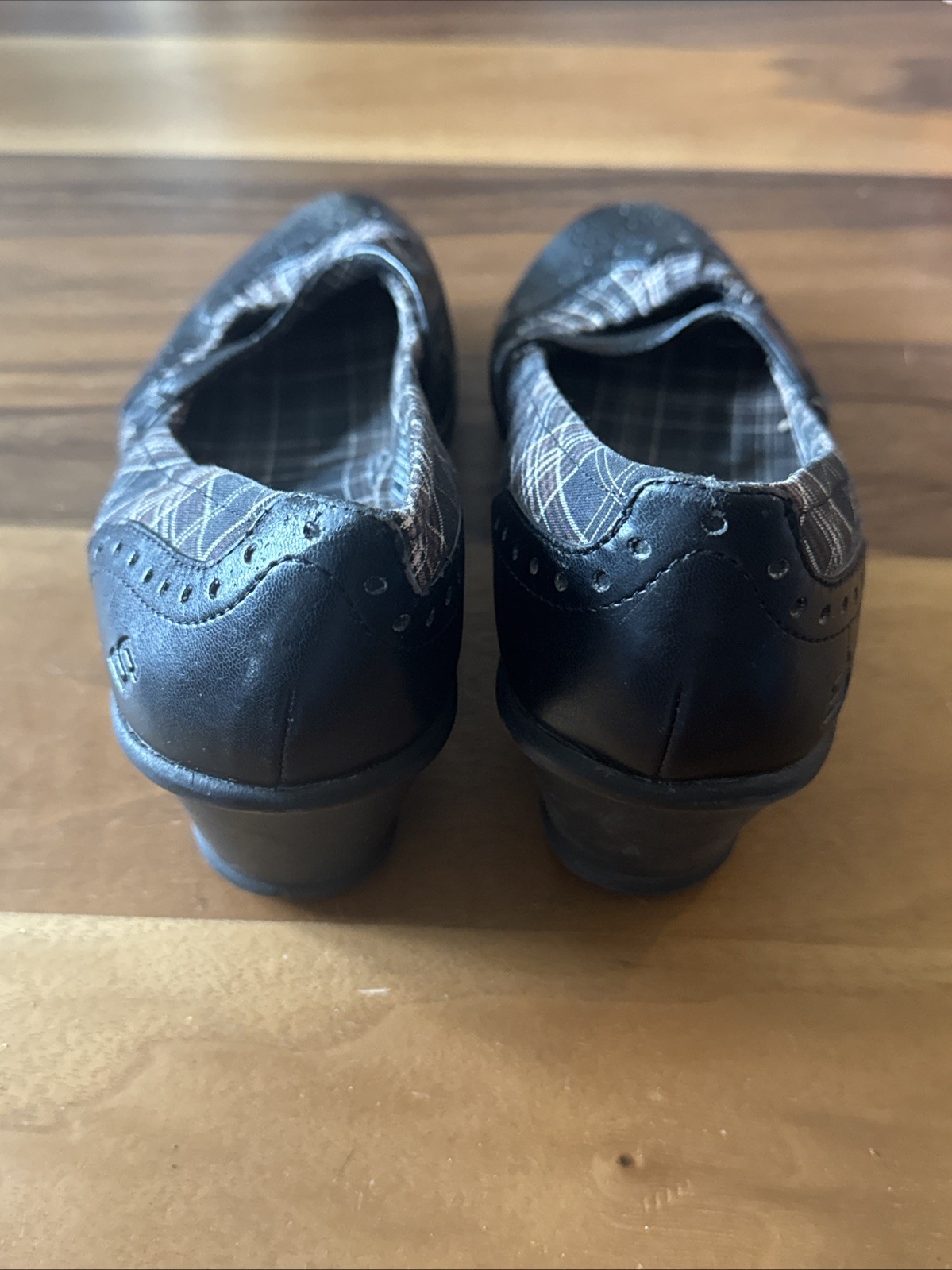 Skechers Suede Ruffle Plaid Slip On Wedges Madison Ave Plushed Black Wedges 9