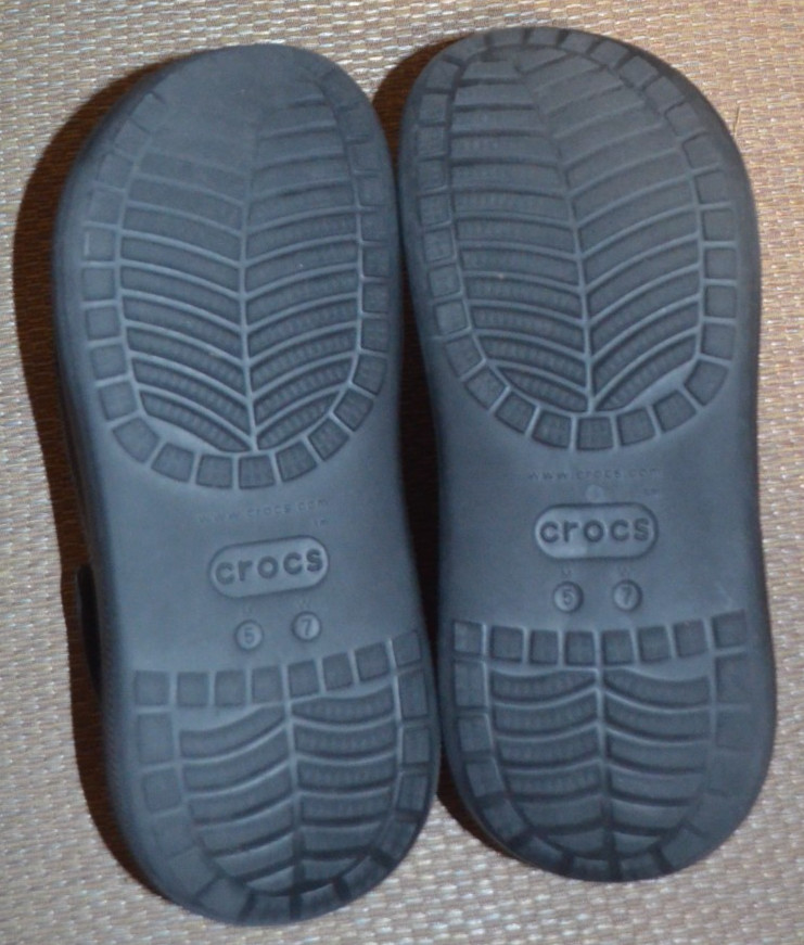 Iconic Crocs Mega Crush Platform Clog Sandals Black Unisex Sz 5 Men or 7 Women