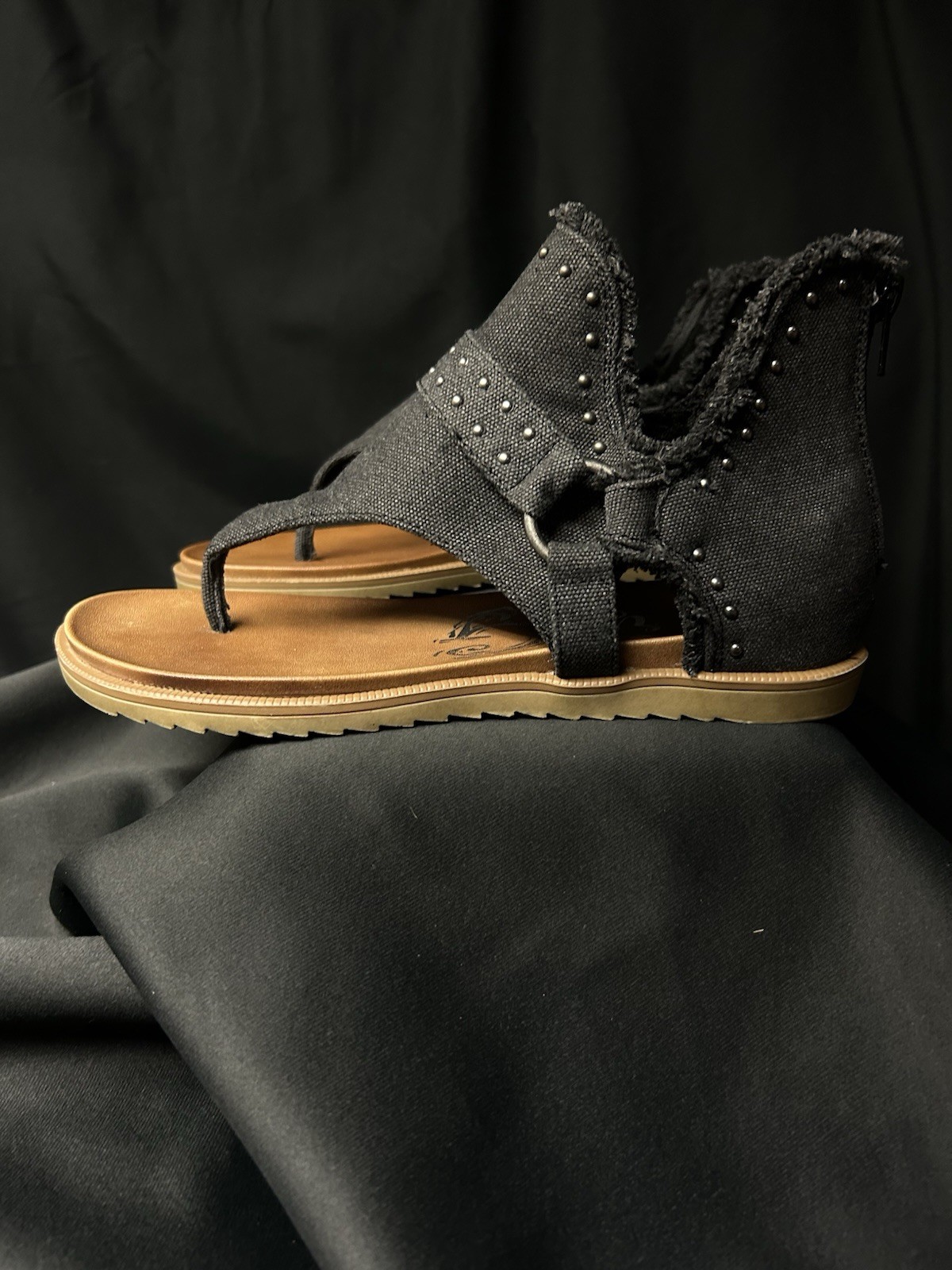 Very G Black Studded zipper Thong Sandals Size 9