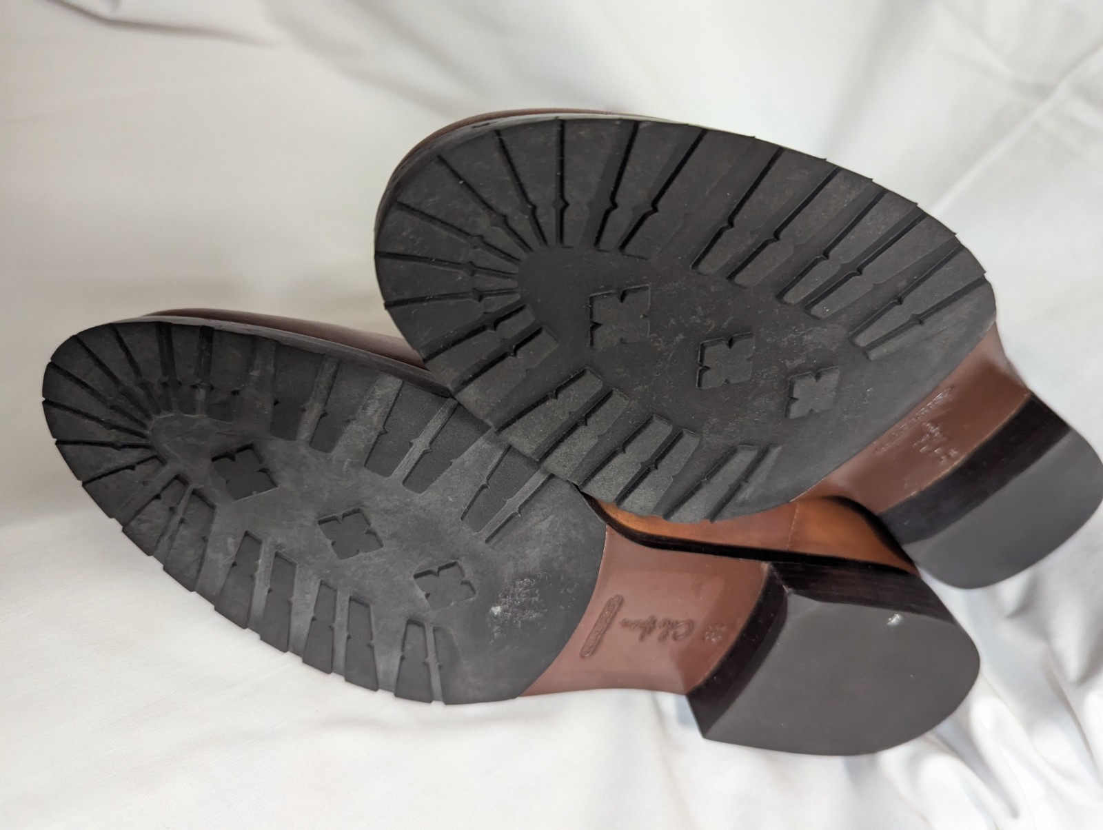 Cole Haan Chelsea Boot. Women’s 8.5 NikeAir Series. Waterproof.
