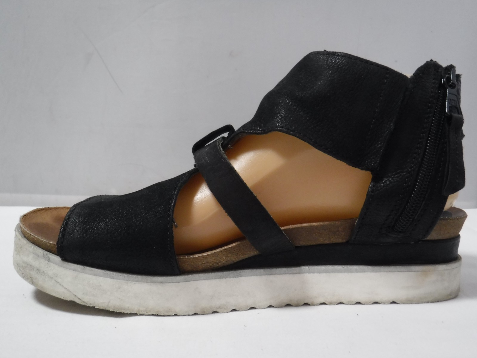 PF2 Women’s MIZ MOOZ Samantha Black Strappy Platform Chunky Sandals Sz 39 US 8