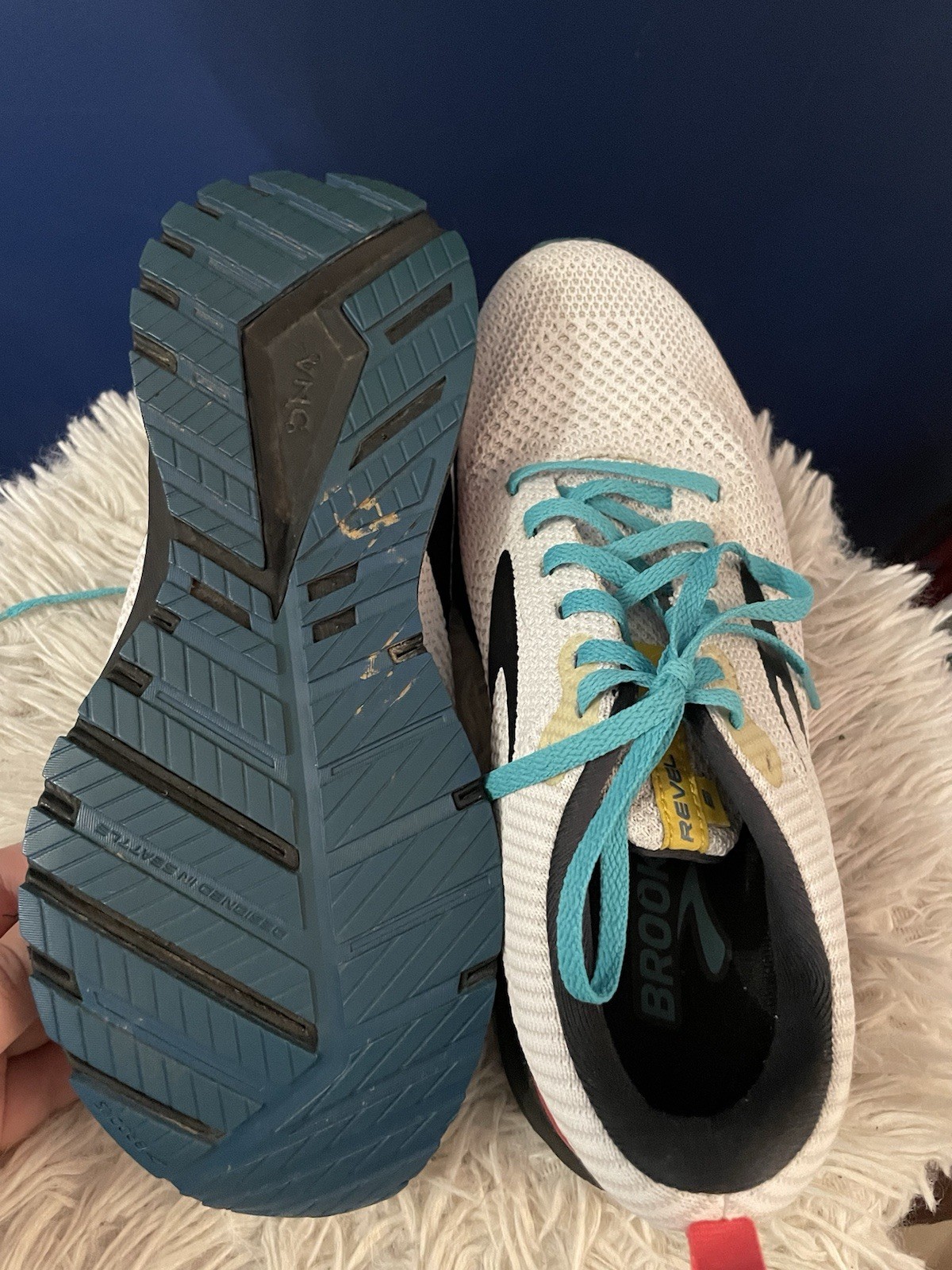 Brooks Revel 5 Women’s Size 8.5 Running Shoes White Blue Athletic Sneakers