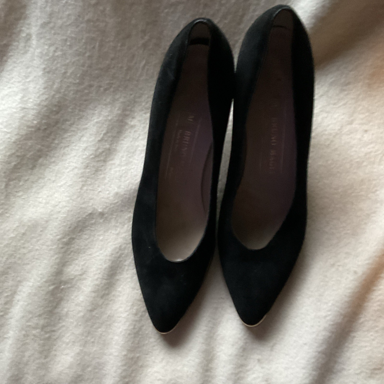Bruno Magli BLACK Vintage Suede Pumps, Slip On 3.25″ HEEL Size 8AAA