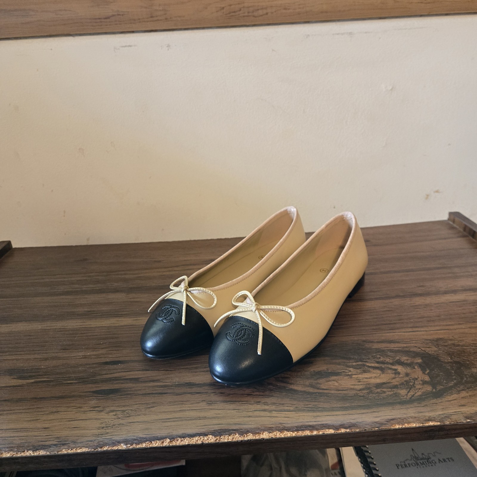 Chanel Ballerina Lambskin Leather Ballet Women’s Flats Size 9 – Beige/Black