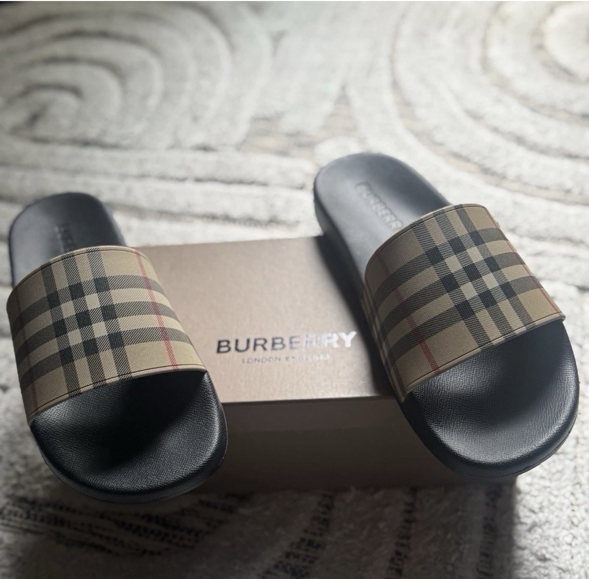 Burberry Women’s Plaid Check Slide Sandals Black/Beige Rubber Slip-On US 10