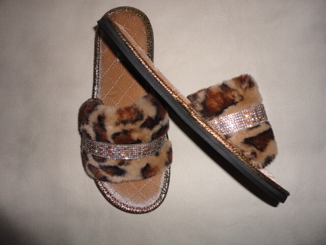 GUESS WOMENS USA 9 10 11 FAUX FUR LEOPARD RHINESTONE LOGO SLIPPER SANDALS NIB
