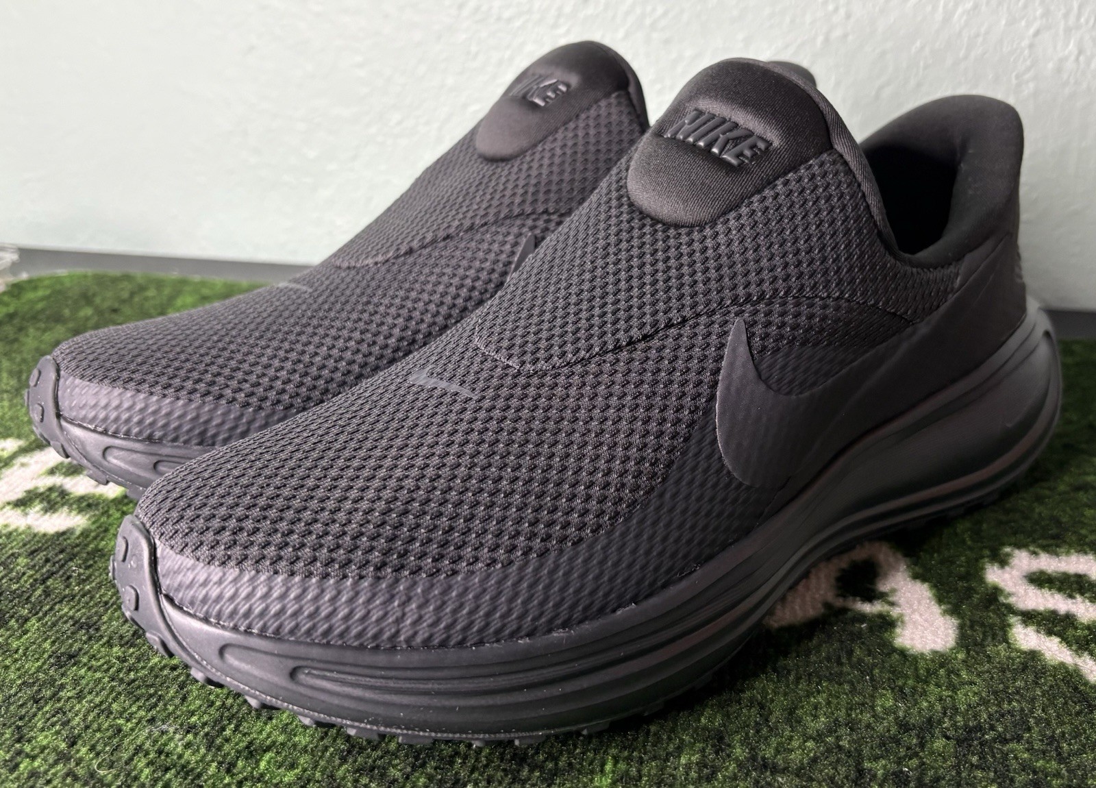 US Men’s 8.5/Women’s 10 – Nike Revolution 8 EasyOn «Anthracite» HQ2414-003