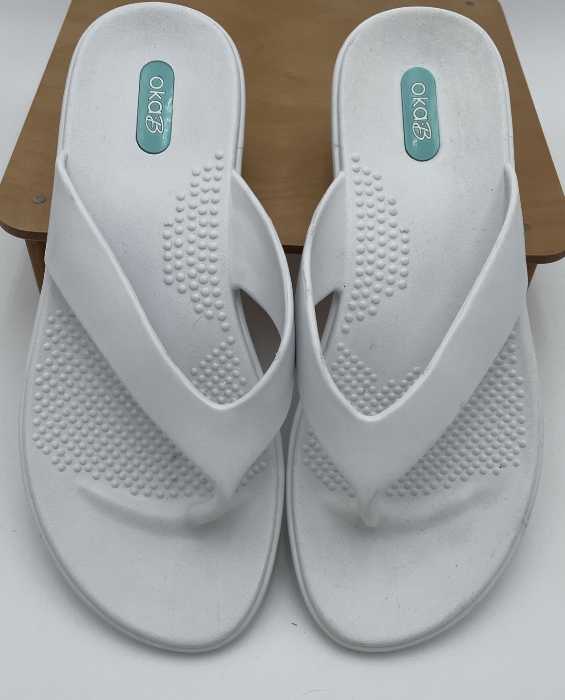 Oka-b White Flip Flops Sandals Women Size M Massage Beads Waterproof Non-Slip