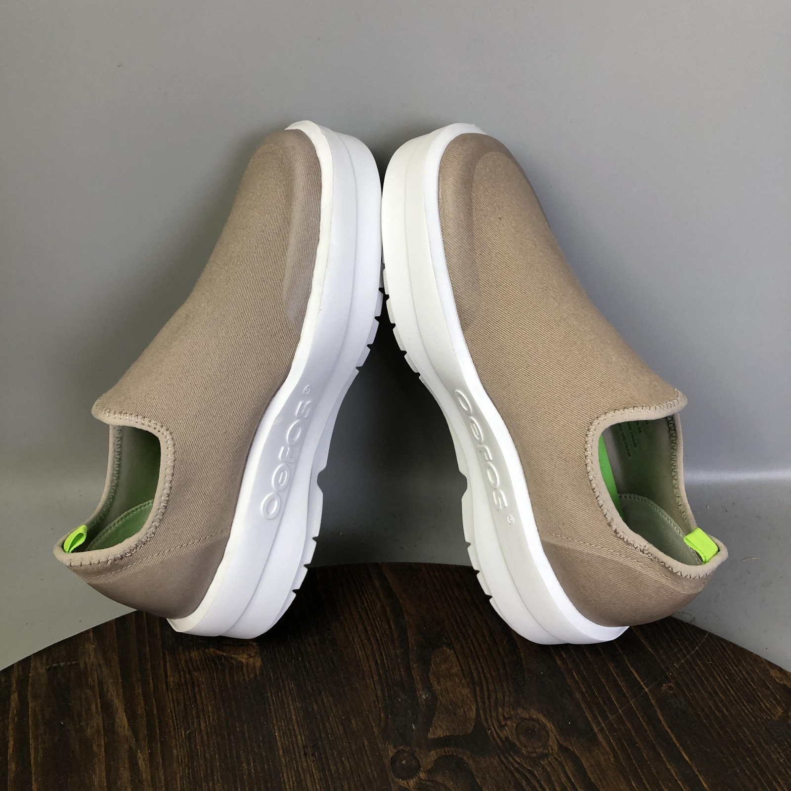 OOFOS OOmg eeZee Low Shoes Womens Size 7 Beige Slip On Recovery Walking Sneakers