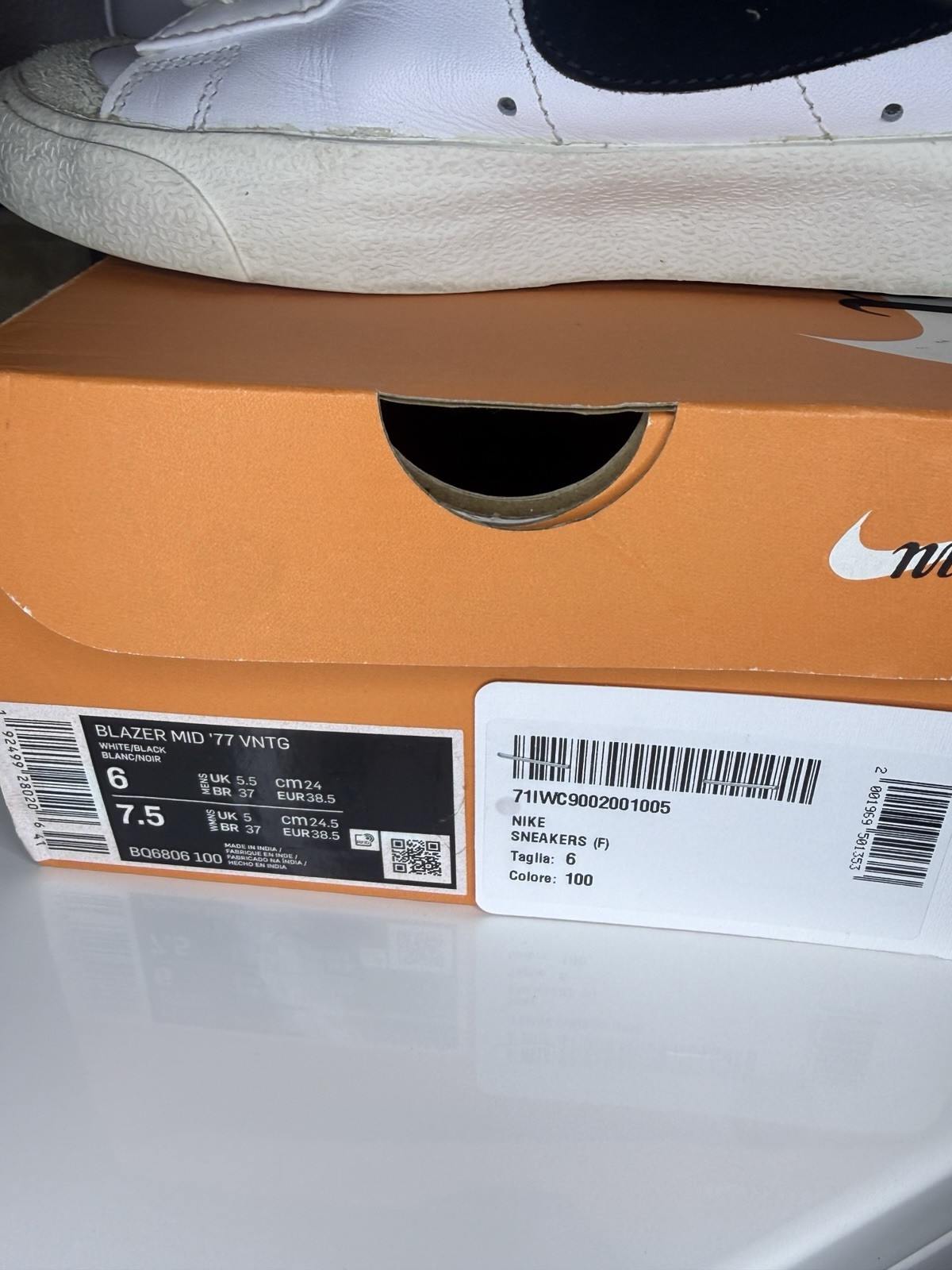 Nike Blazer Mid ’77 Vintage White And Black Size 6 men And 7.5 Women’s Pre-owned