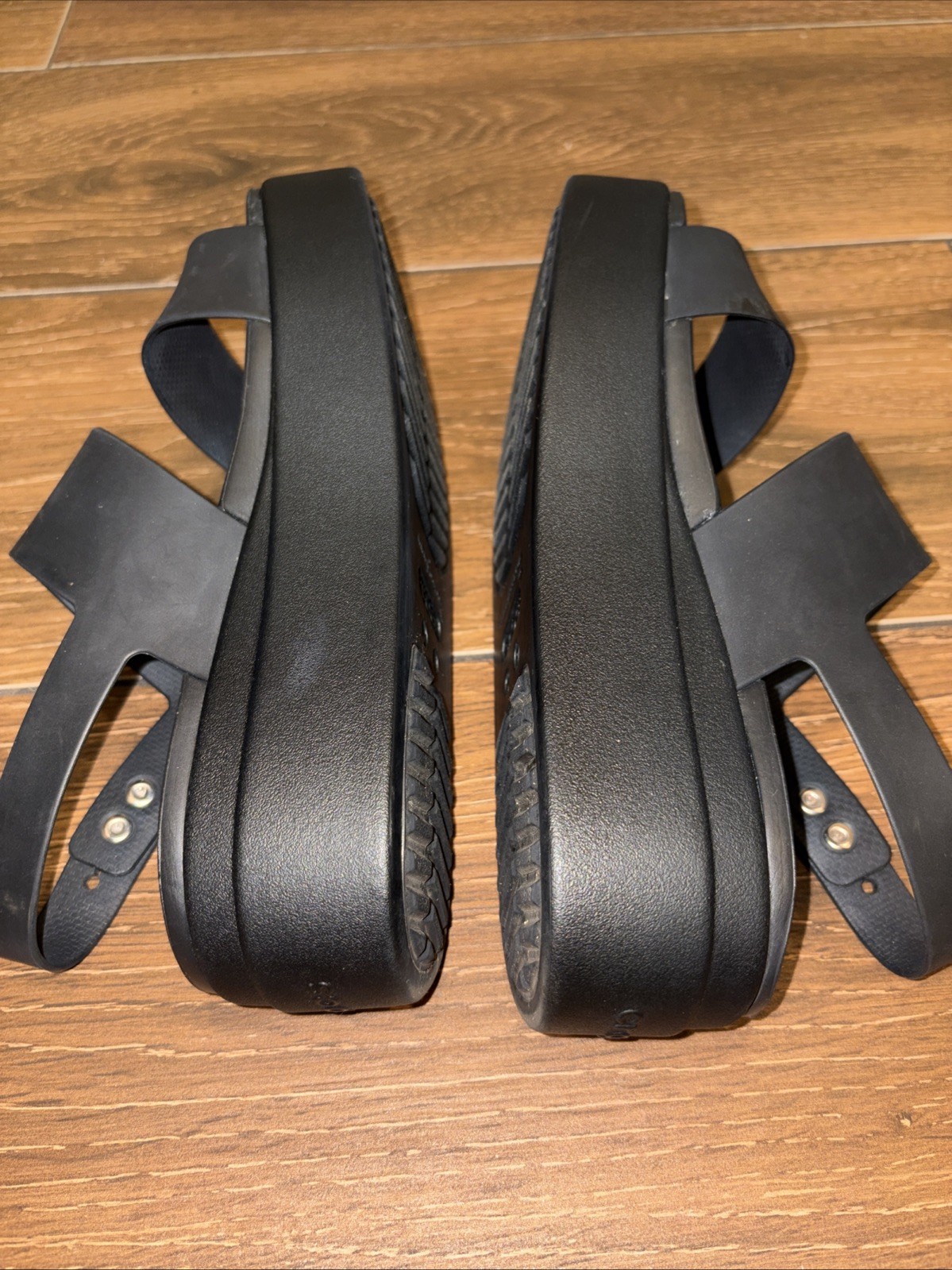 crocs women’s brooklyn low wedge sandals Black 7 Adjustable Heel Straps