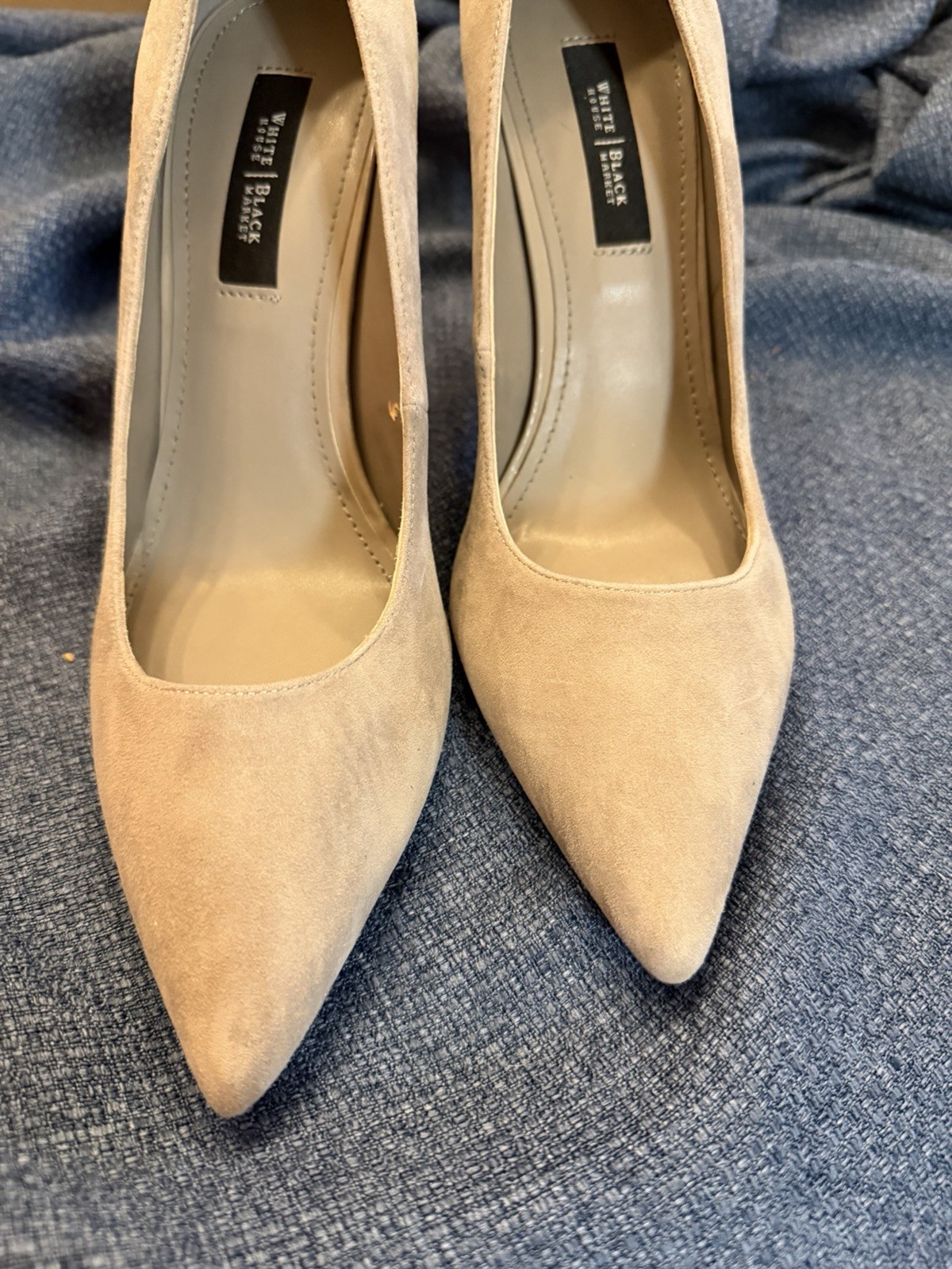 White House Black Market Tan Golden Brown Suede Heels size 8.5 Olivia Fungi