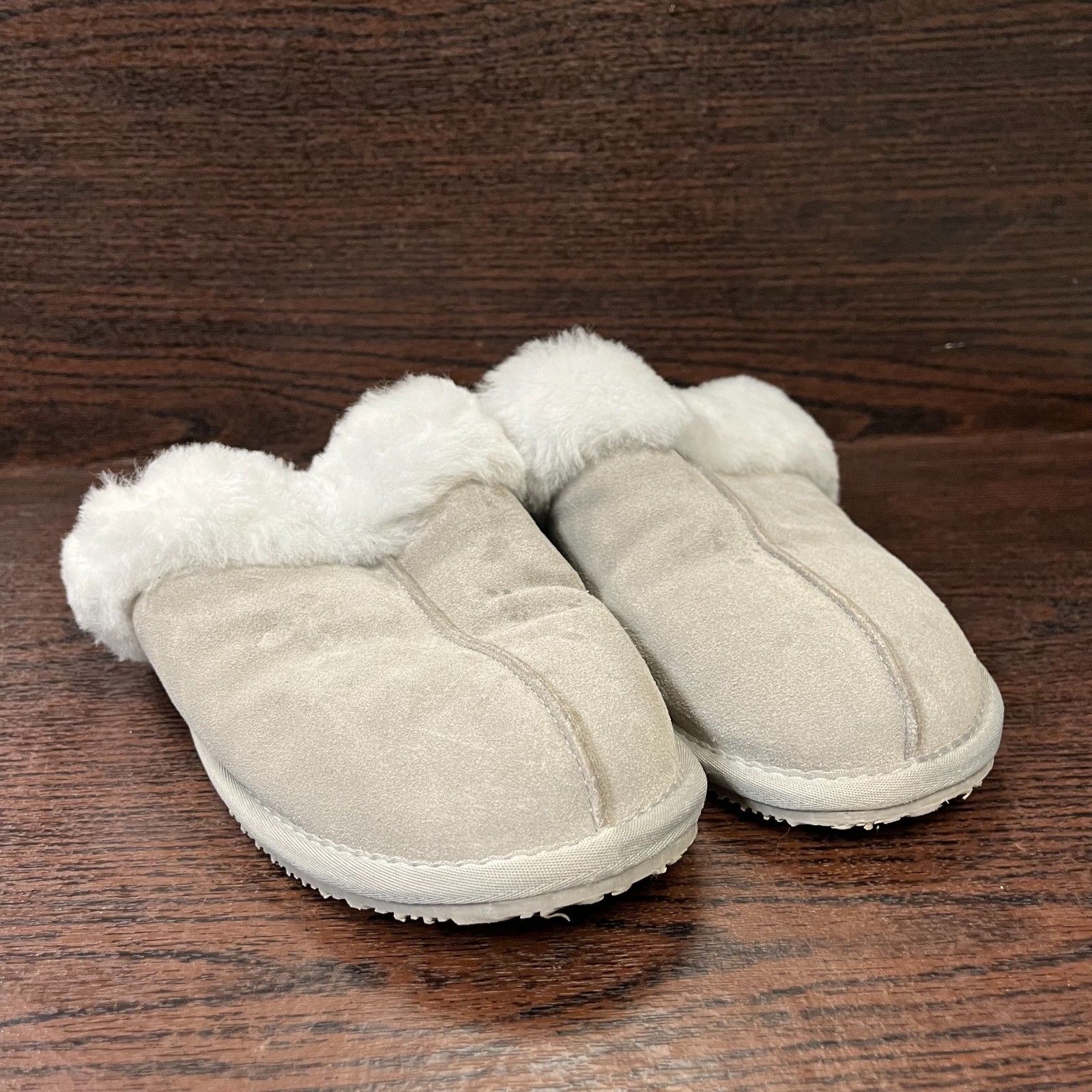 Quince Women’s Australian Shearling Scuff Slippers Size 9 Light Grey Suede White