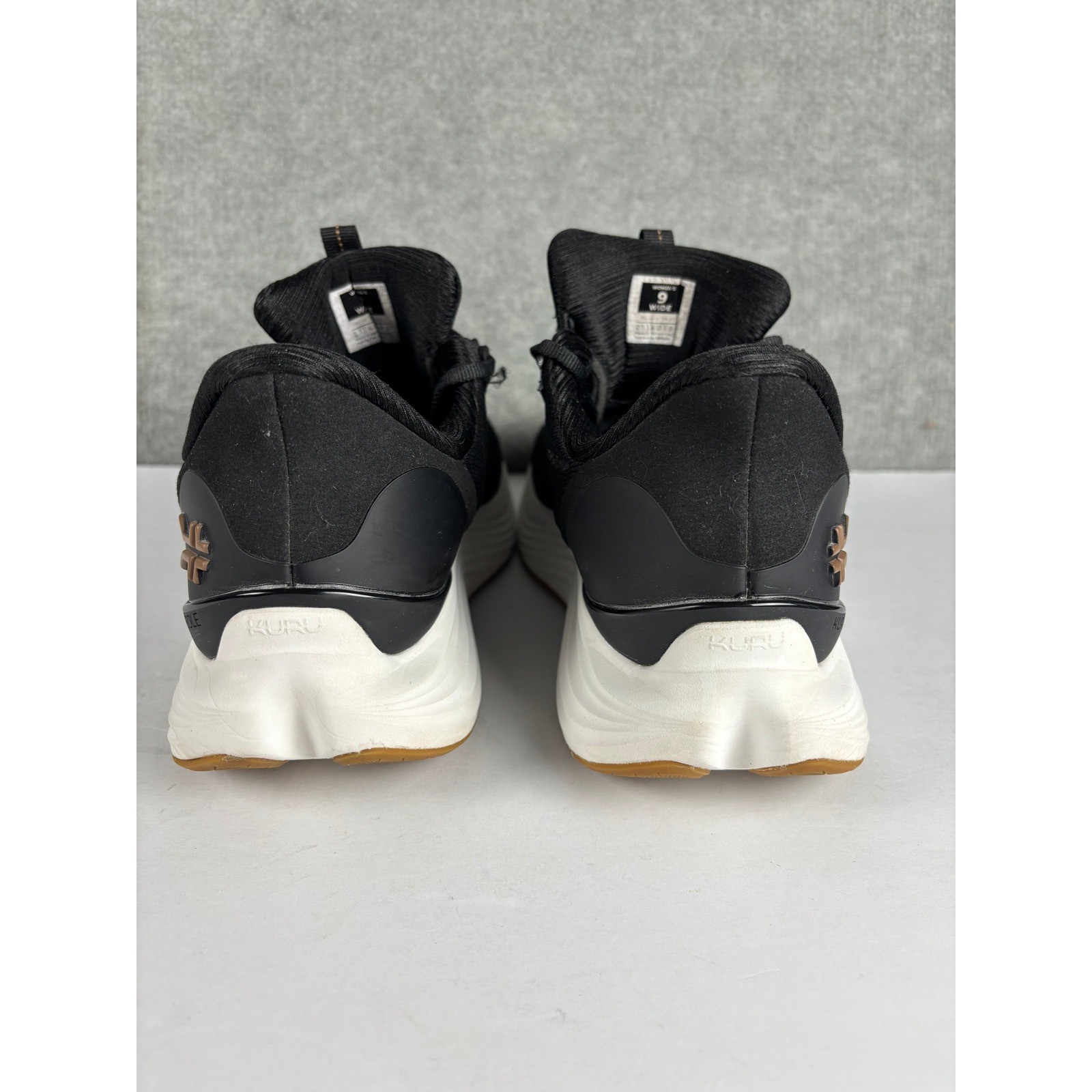 Kuru Atom 2 Athletic Walking Shoe Wide Width Size 9 Black Gum Sole